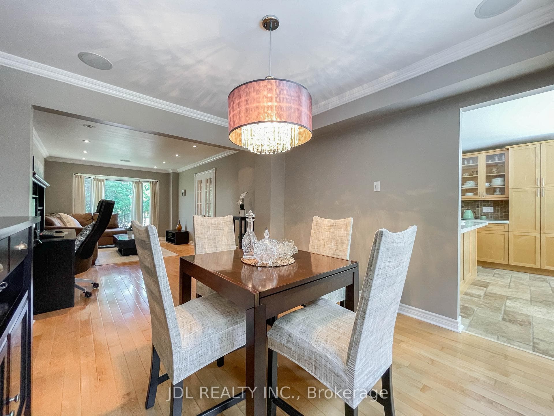 126 Weir Crescent photo 27