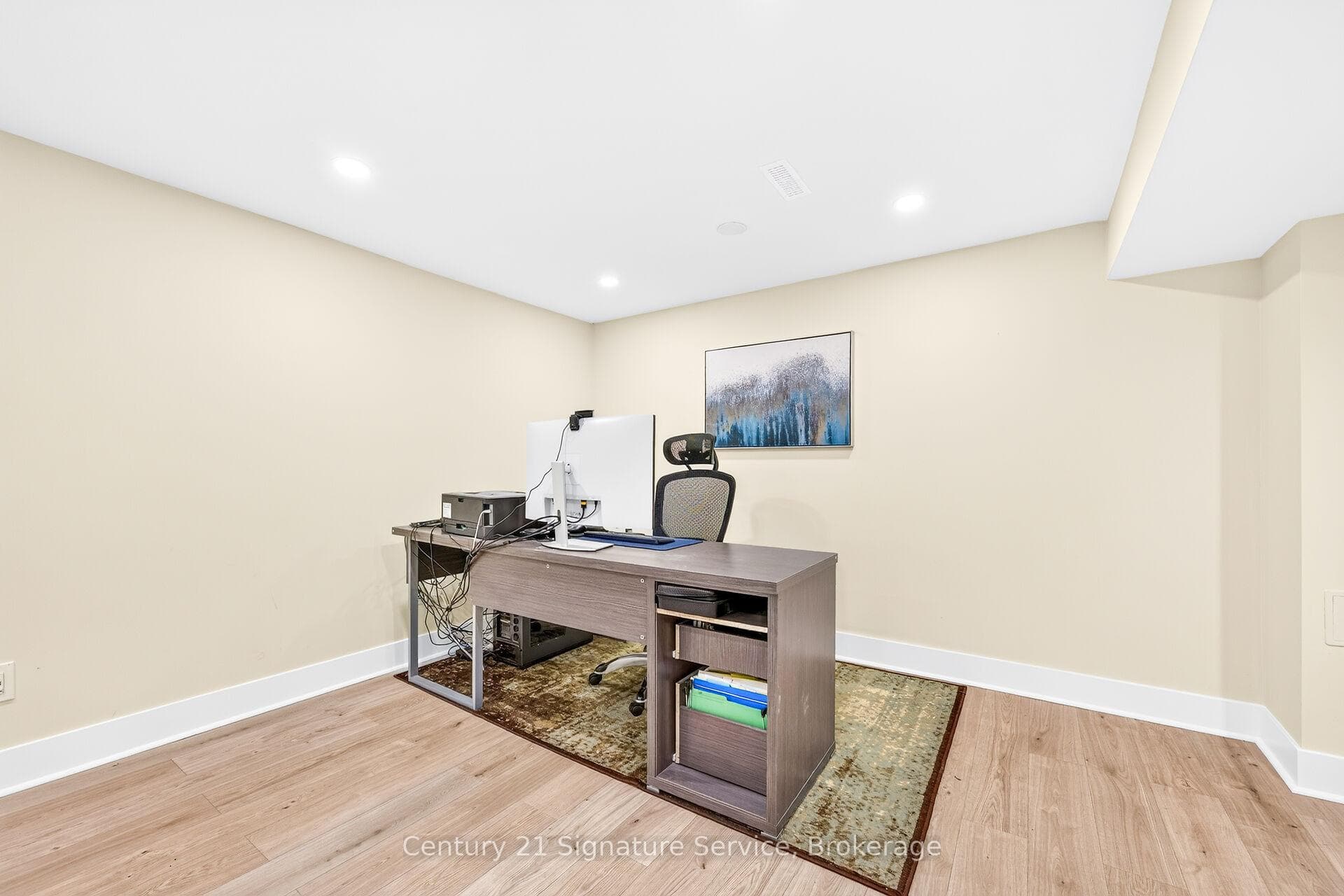 5183 Banting Court photo 43