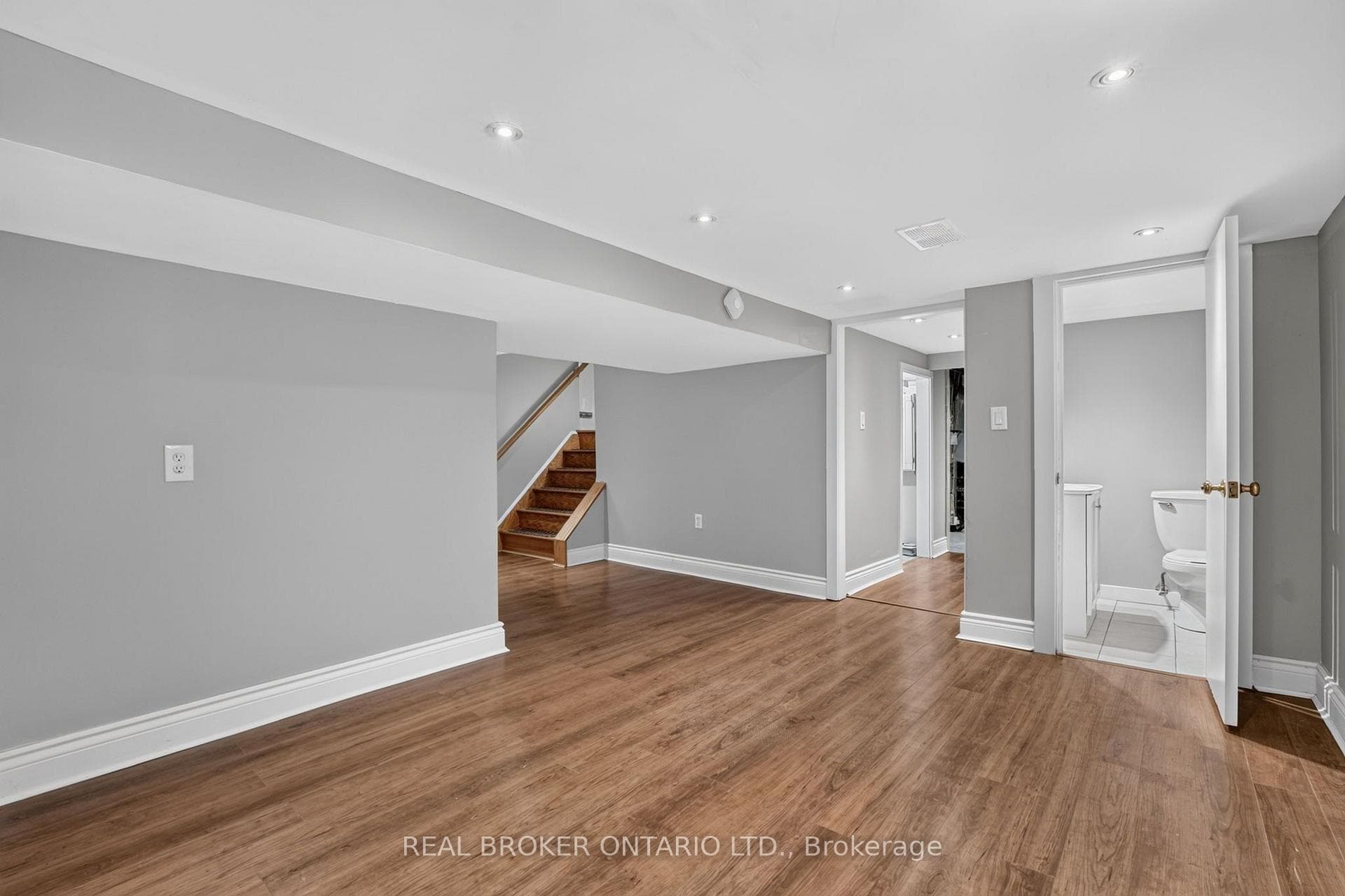 72 Houghton Avenue photo 26