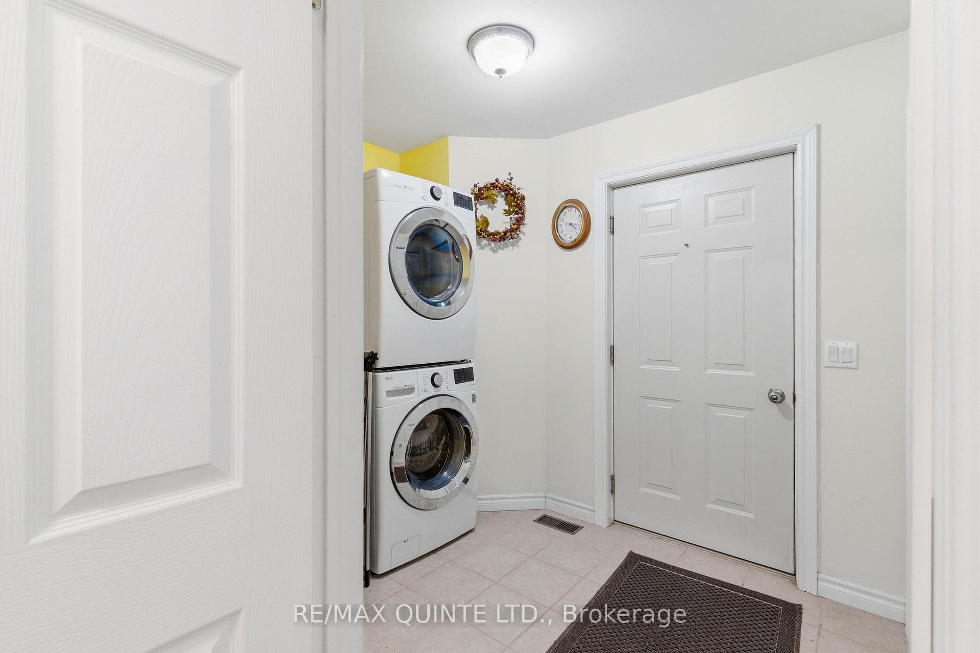 99 McKenzie Street photo 21
