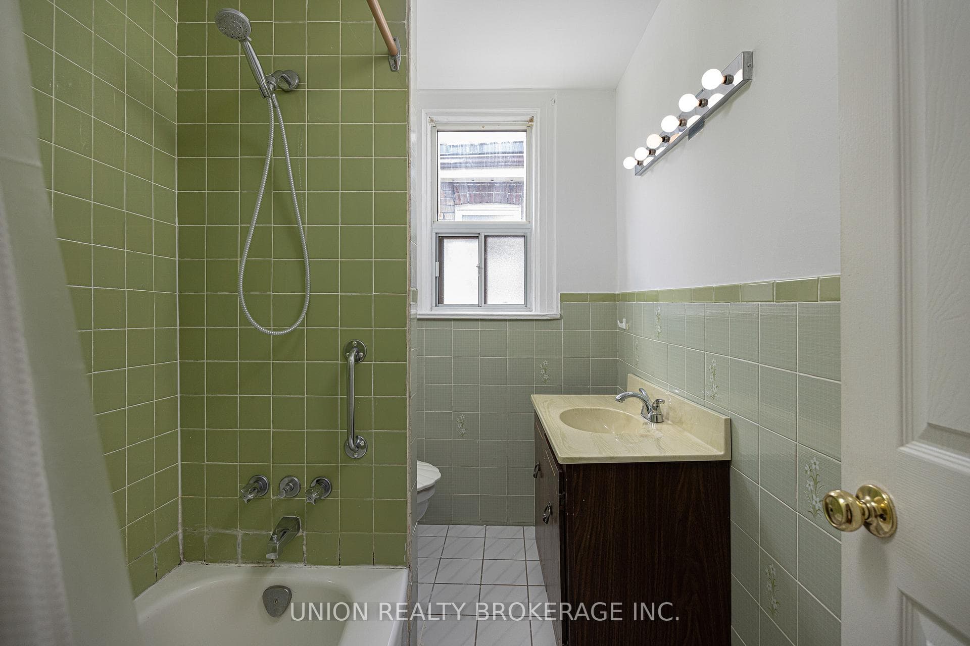 627 Bathurst Street photo 30