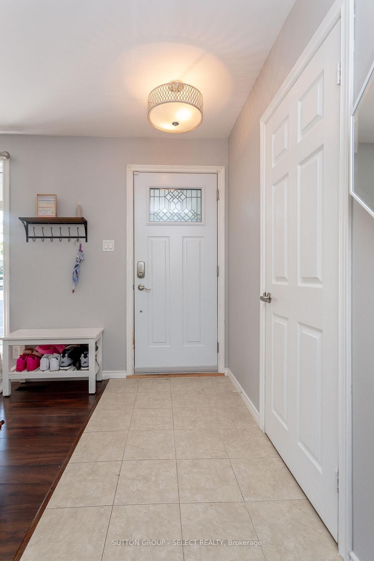 25 Antrim Crescent photo 5
