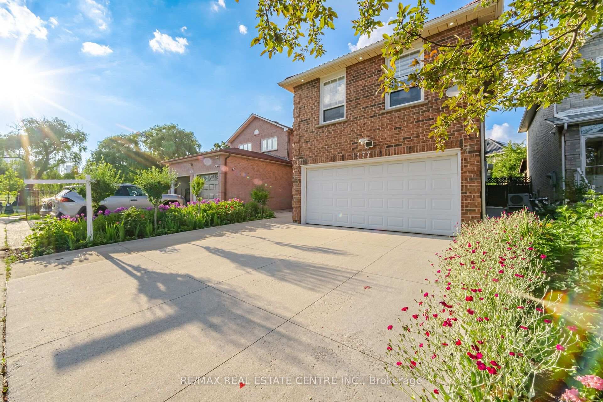 177 Surbray Grove photo 1