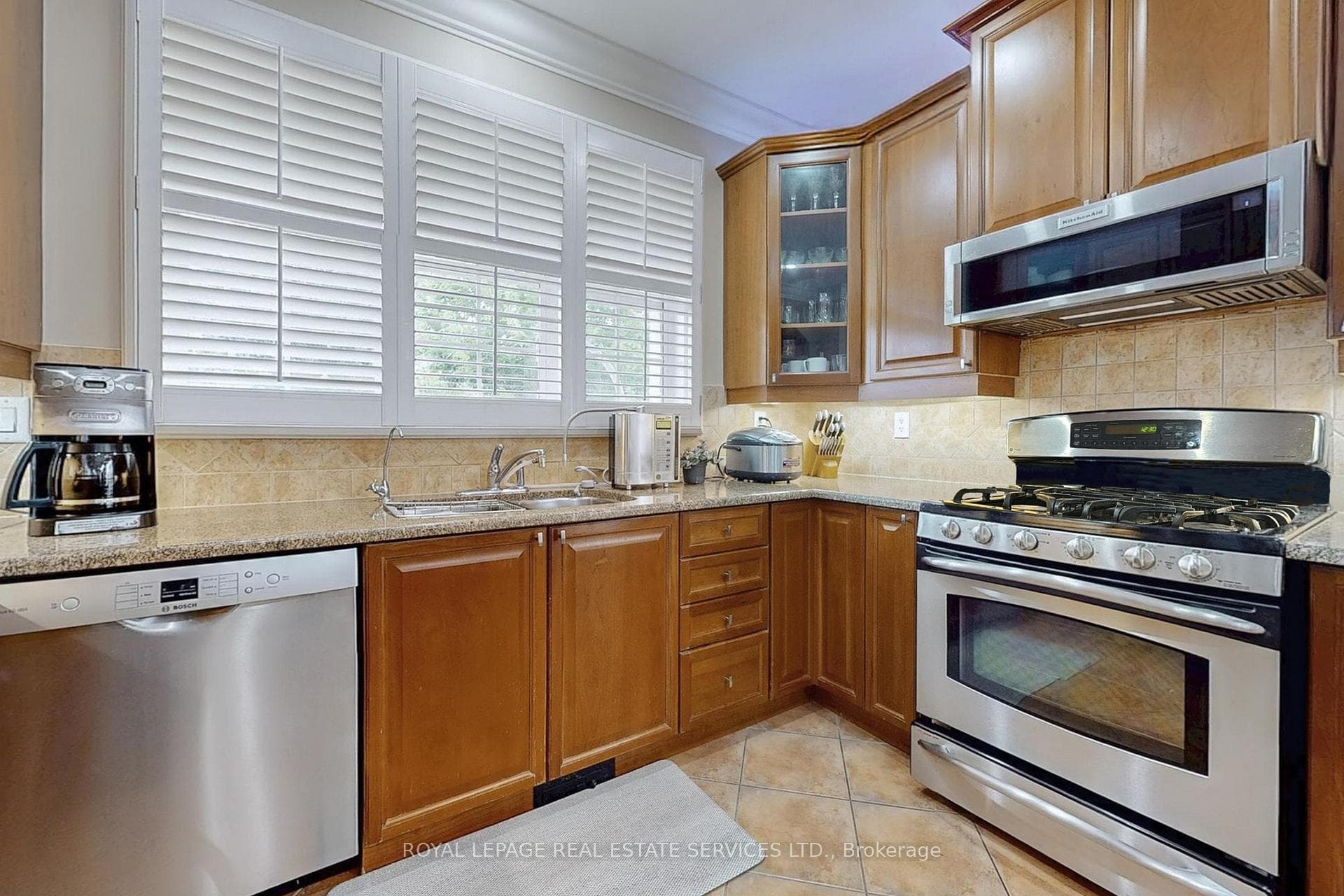659 Hood Terrace photo 9