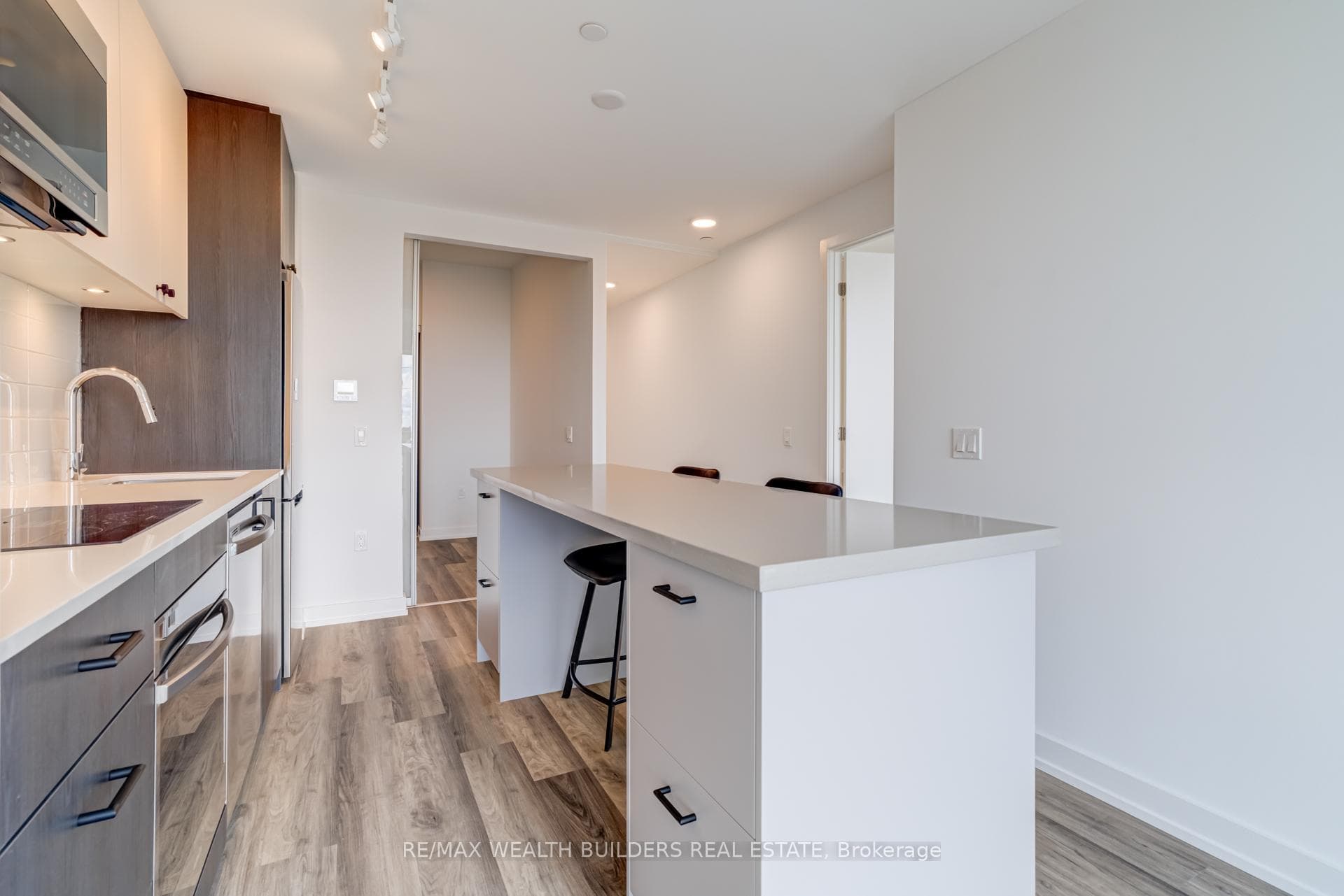 6 Chartwell Road Unit 412 photo 6