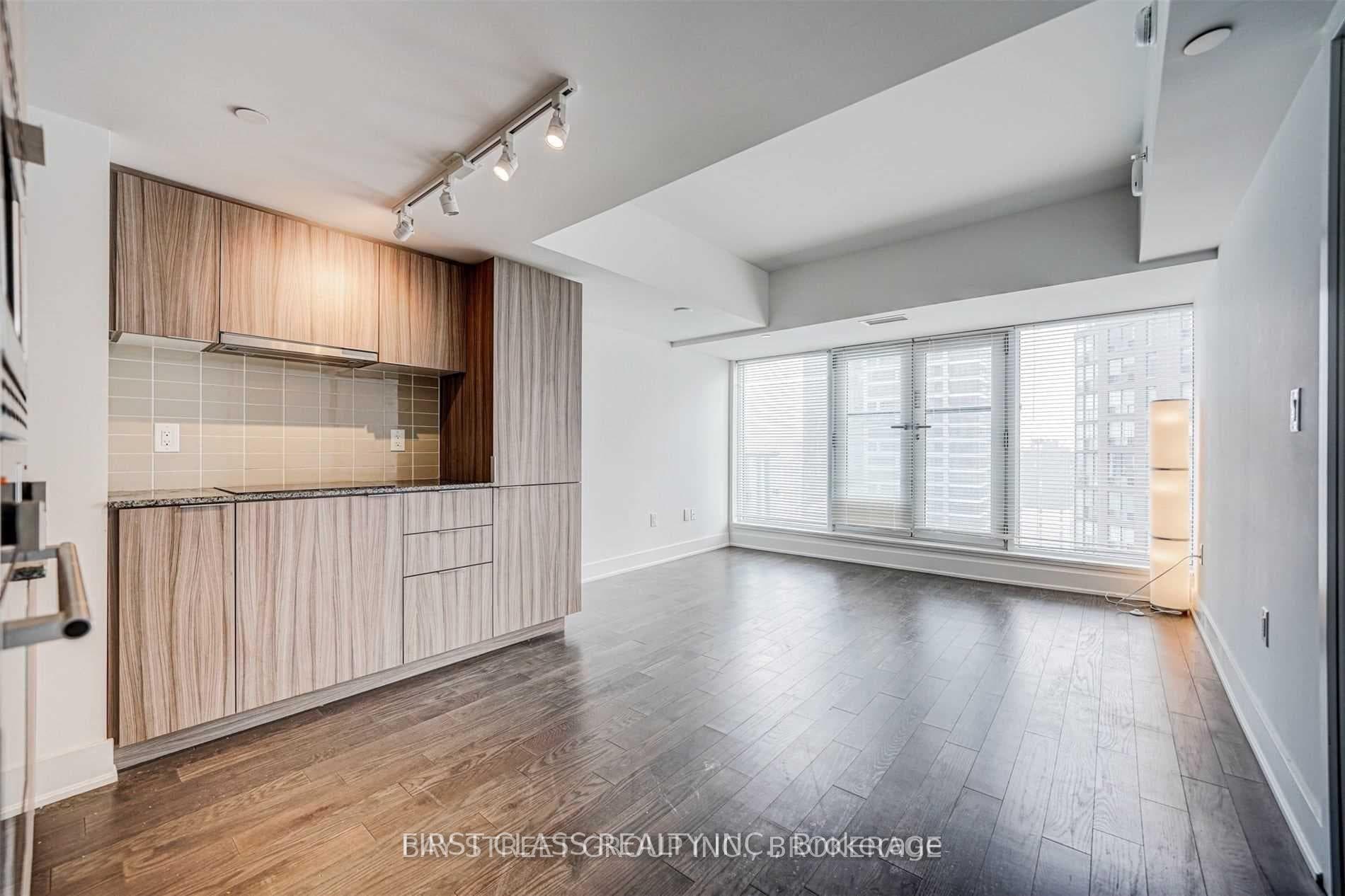 955 Bay Street Unit 2216 photo 9