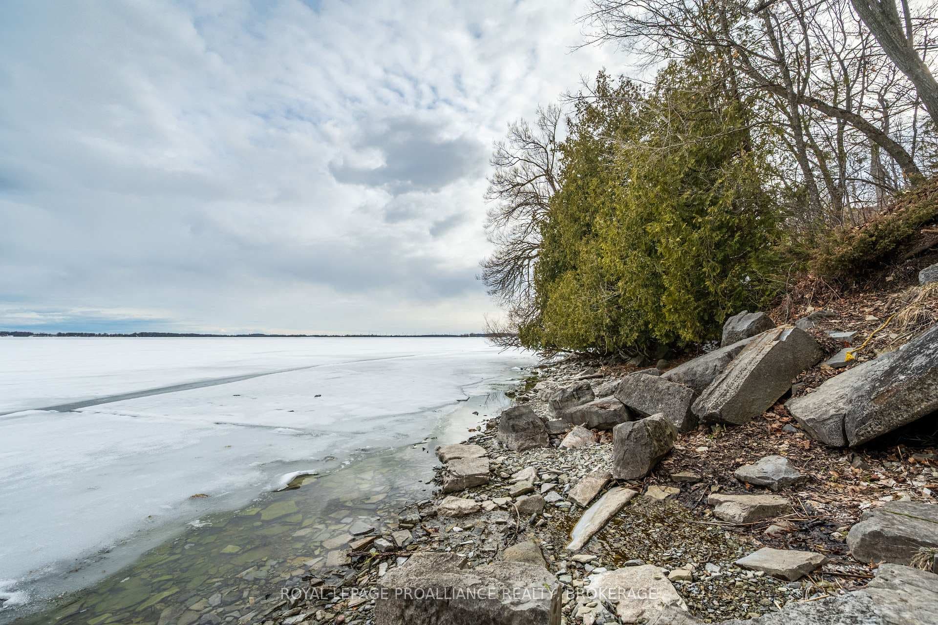 2 Riverside Drive photo 50