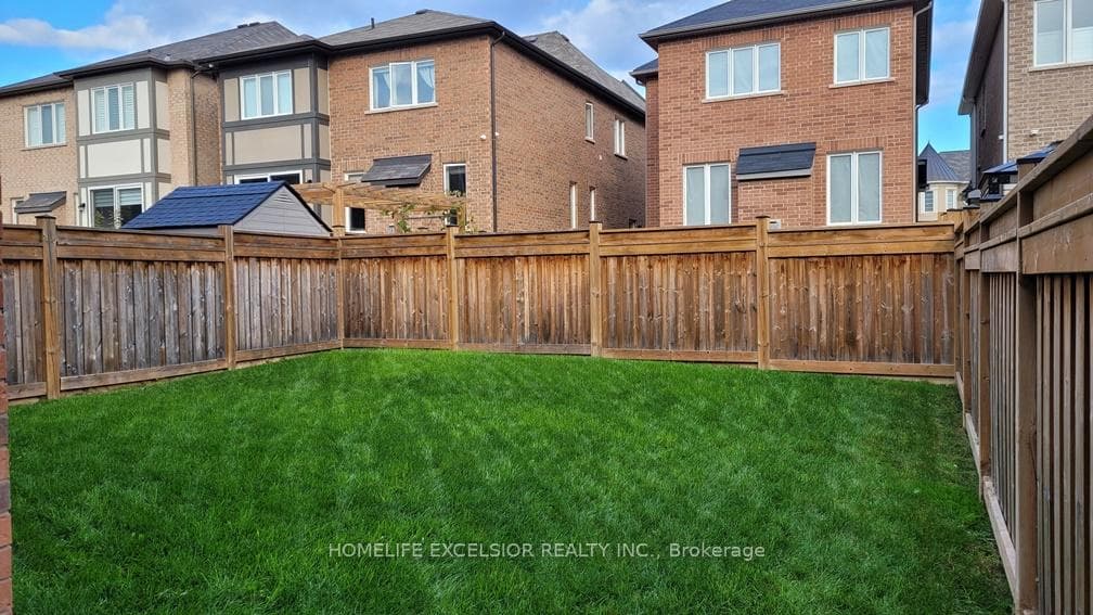 130 Major Crescent photo 3
