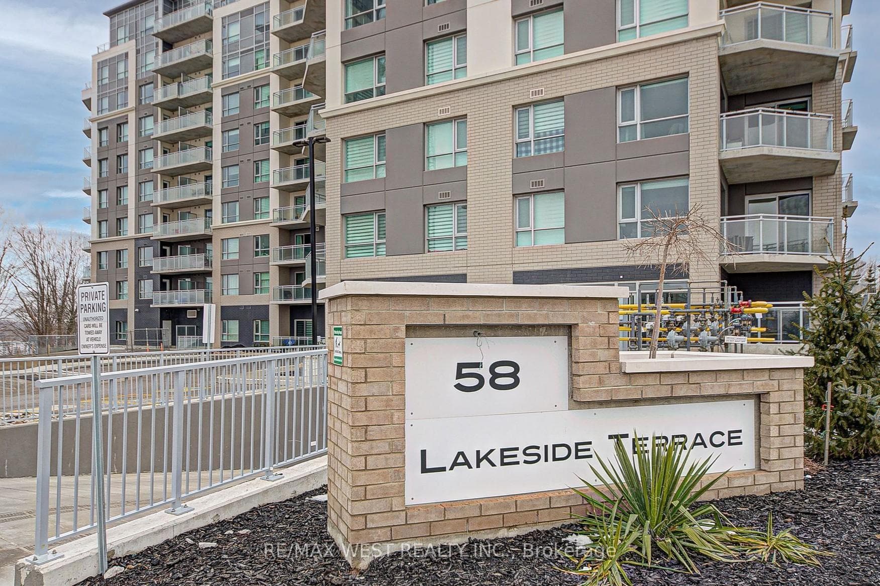 58 Lakeside Terrace Unit 301 photo 2