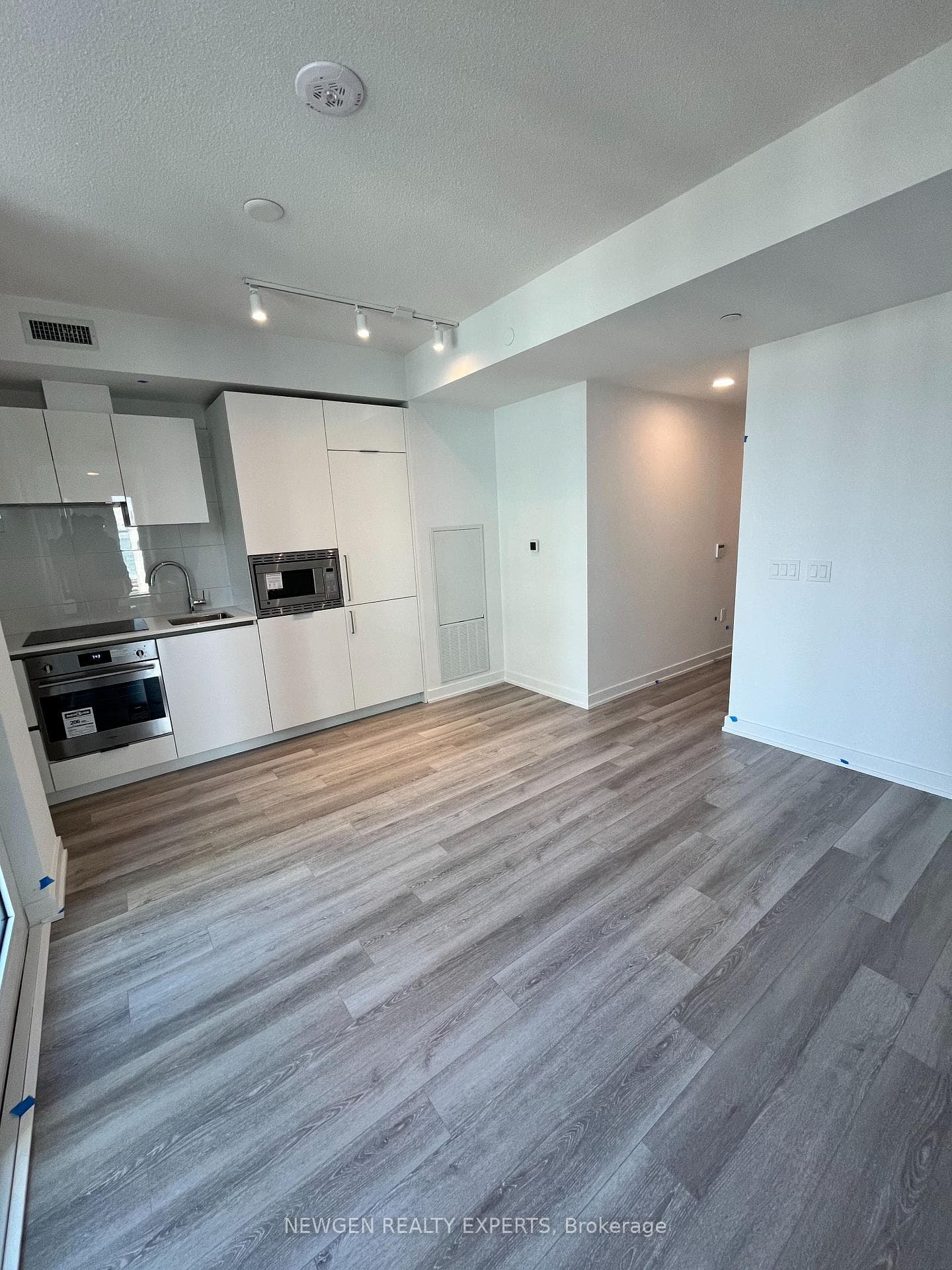 238 Simcoe Street Unit 2503 photo 4