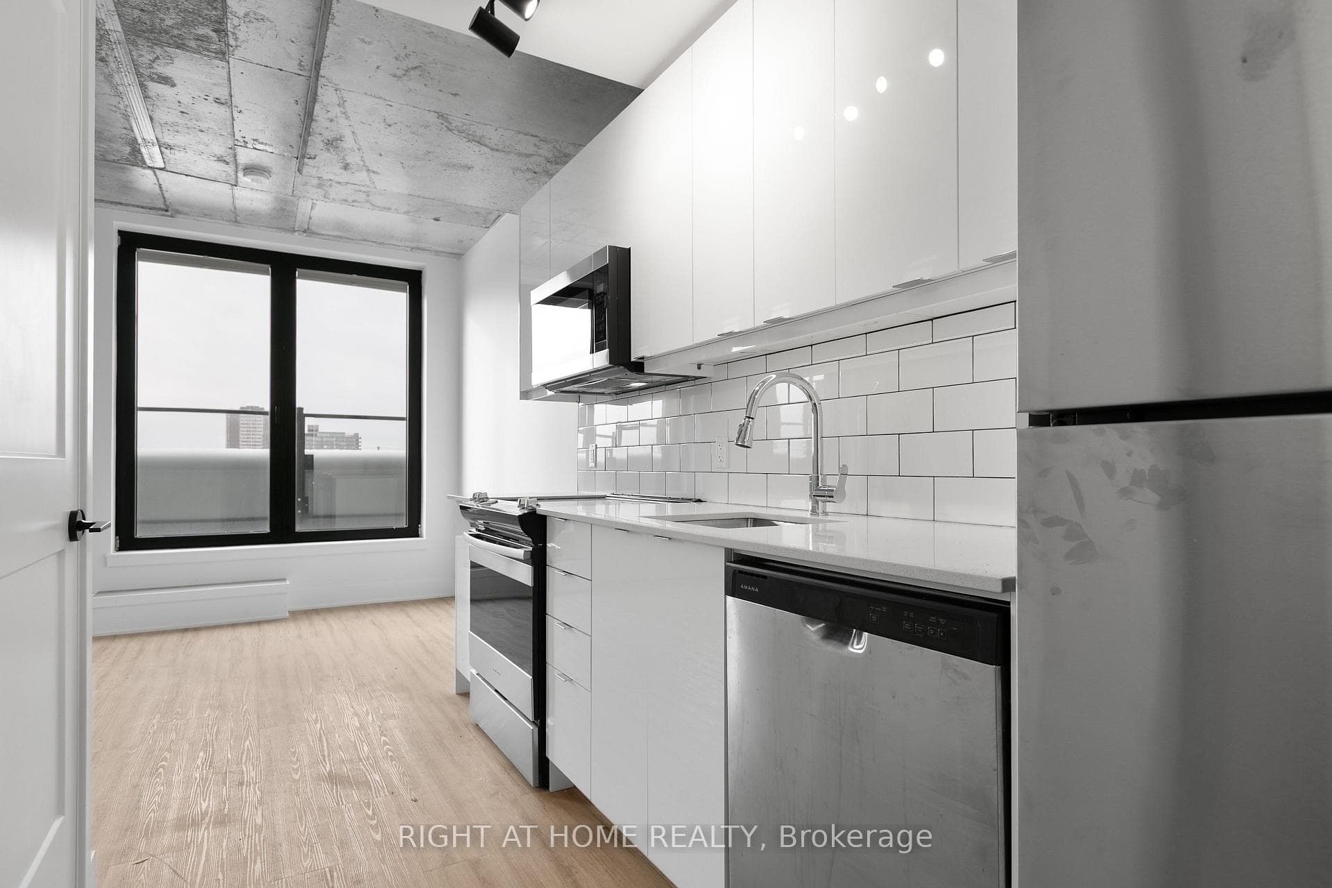 377 Winona Avenue Unit 502 photo 4