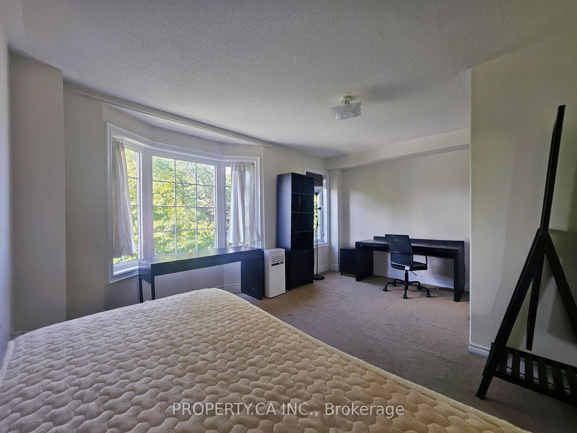 211 Finch Avenue photo 9
