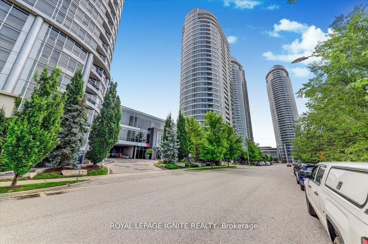 151 Village Green Square Unit 707 photo 3