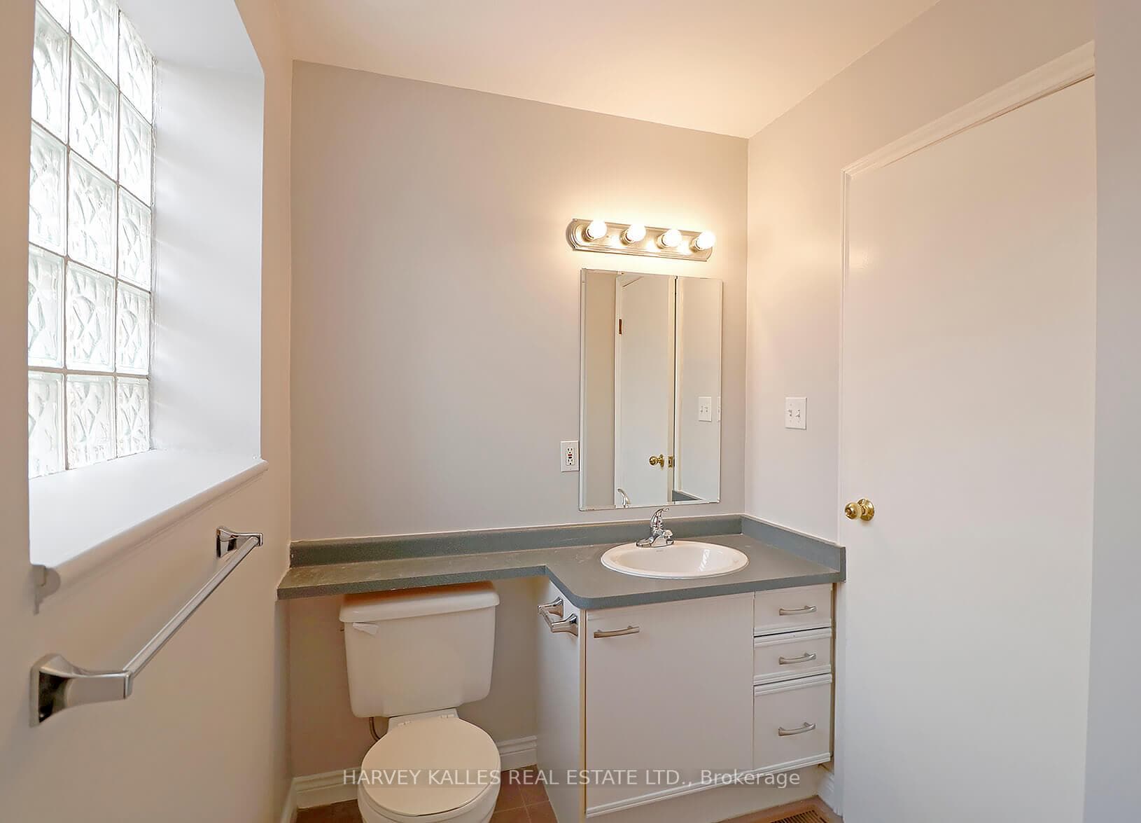 1422 Bayview Avenue Unit B photo 17