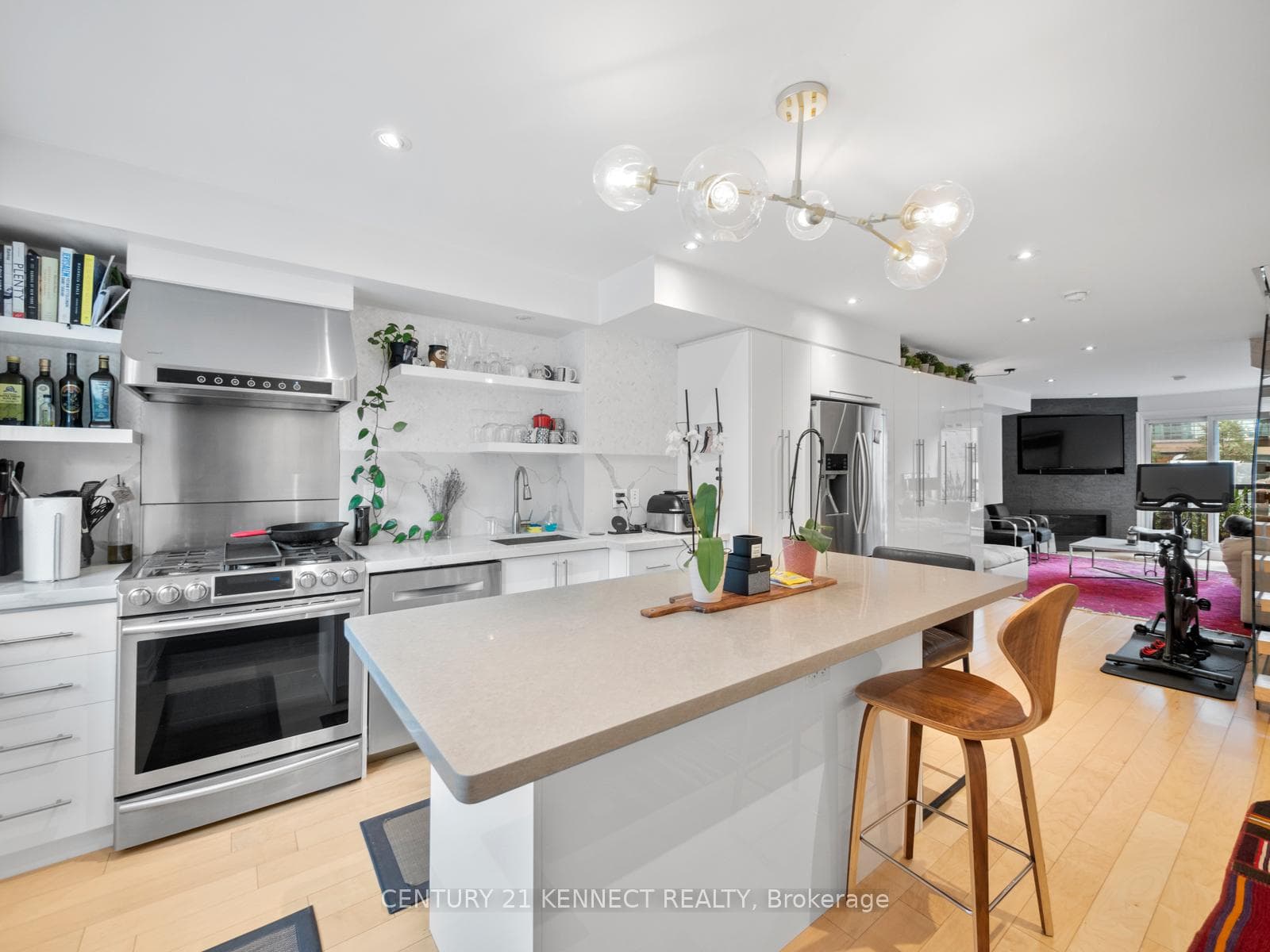 570 Wellington Street Unit 13A photo 3