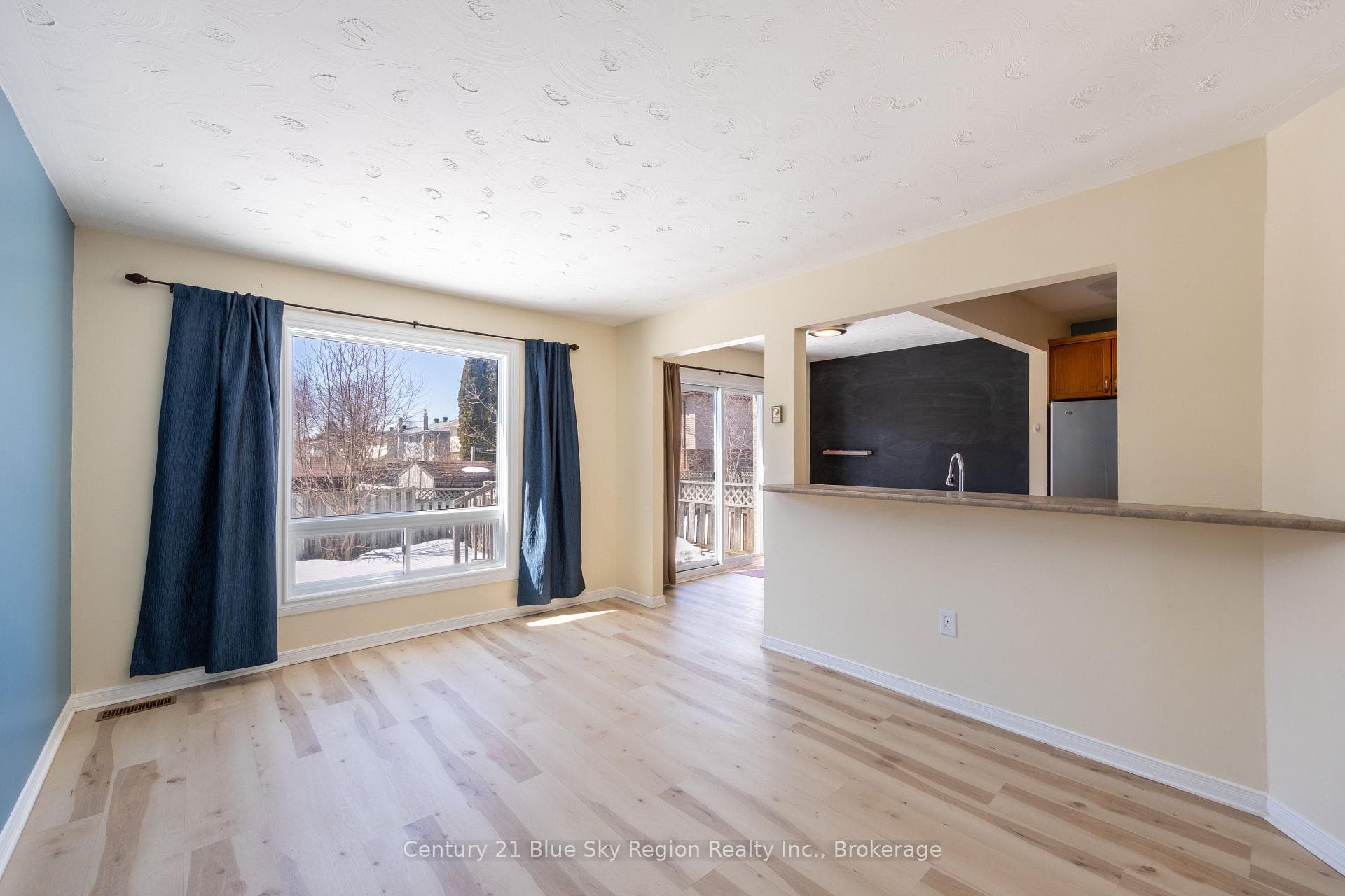 339 Champlain Street photo 7