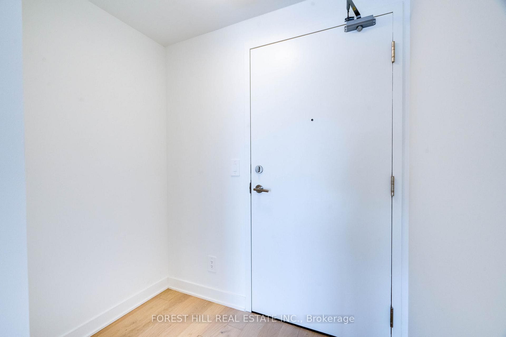 2720 Dundas Street Unit 401 photo 6