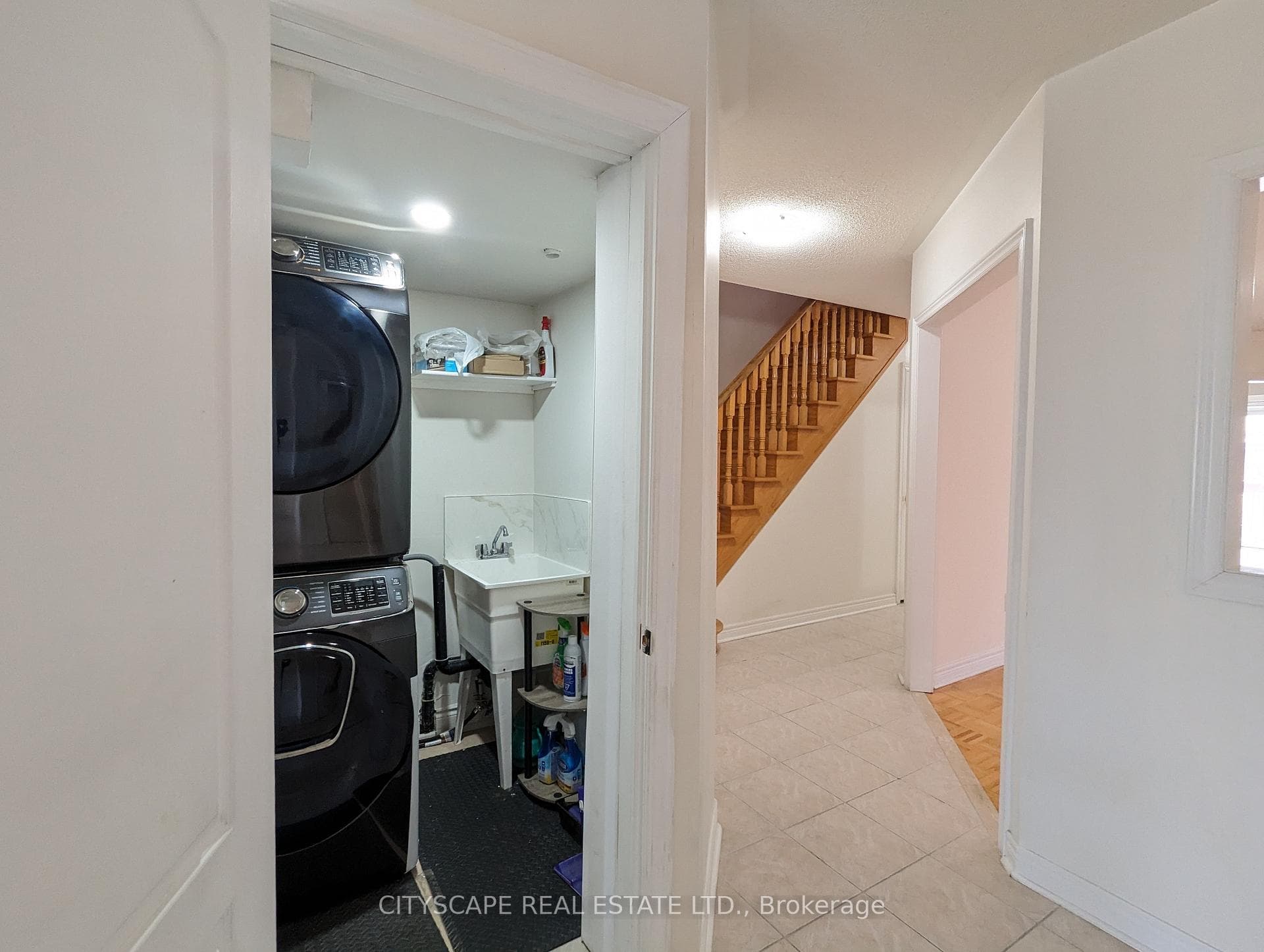 769 Fable Crescent photo 4