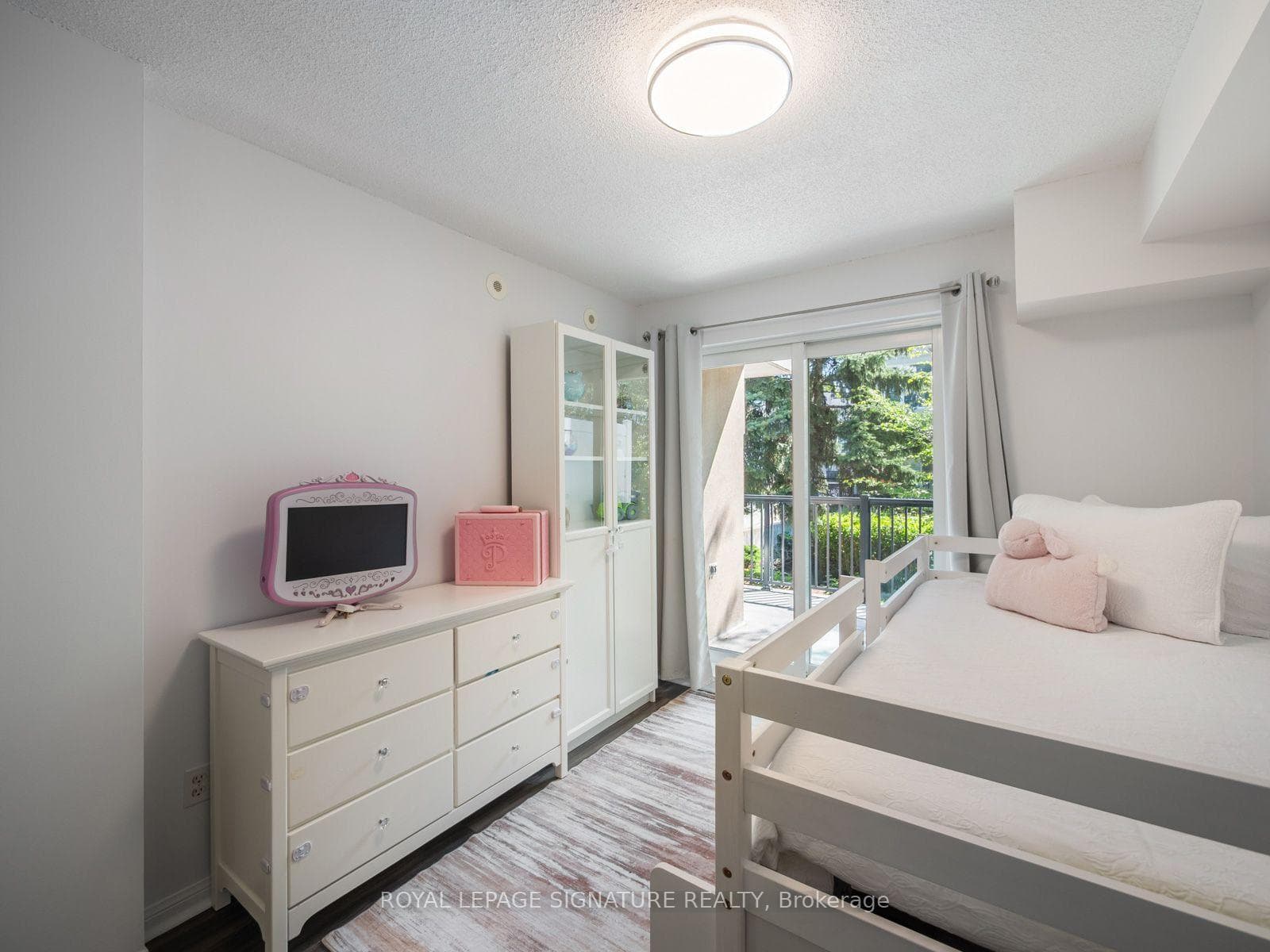 2 nd bedroom