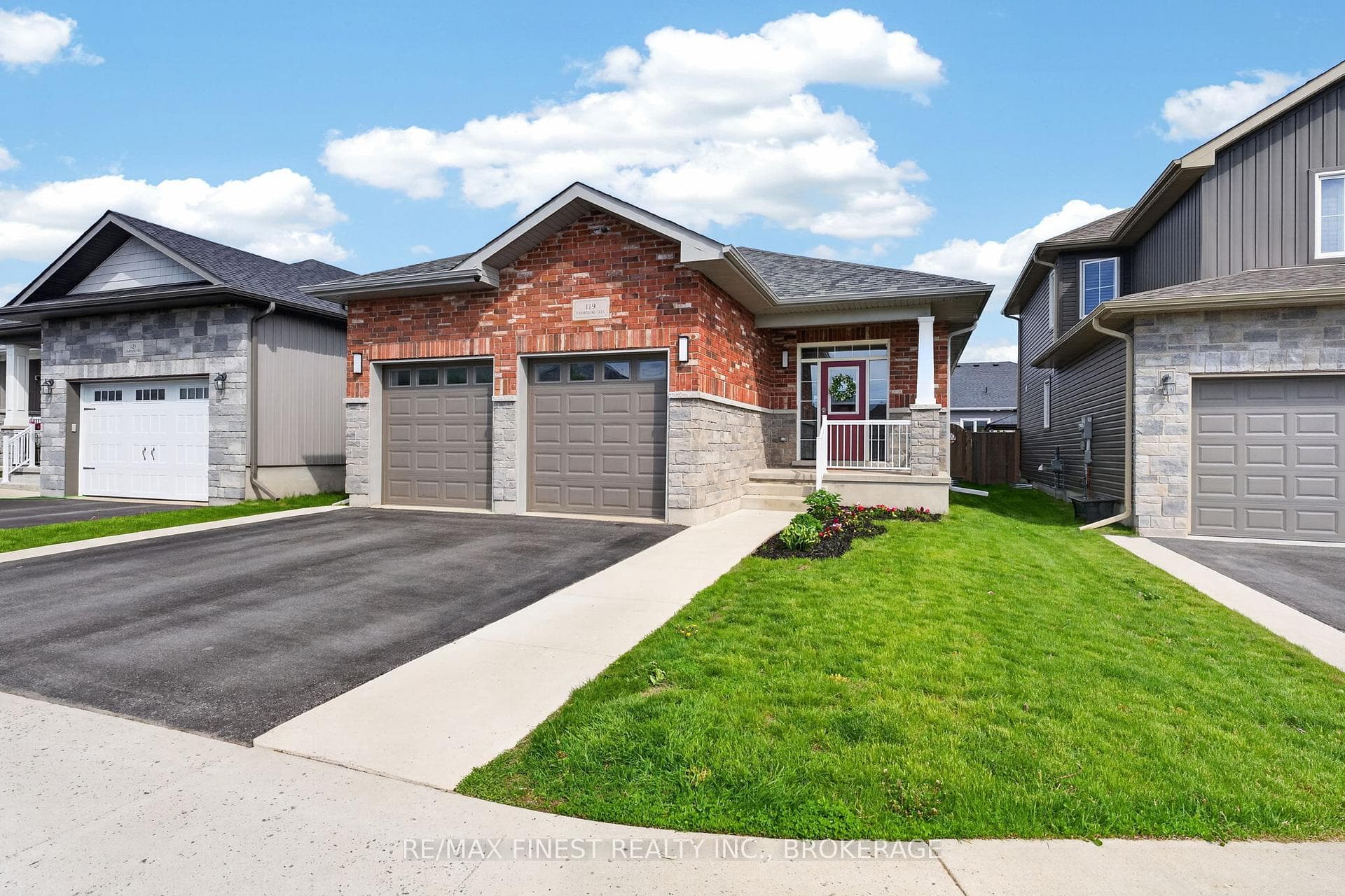 119 Champagne Crescent photo 2