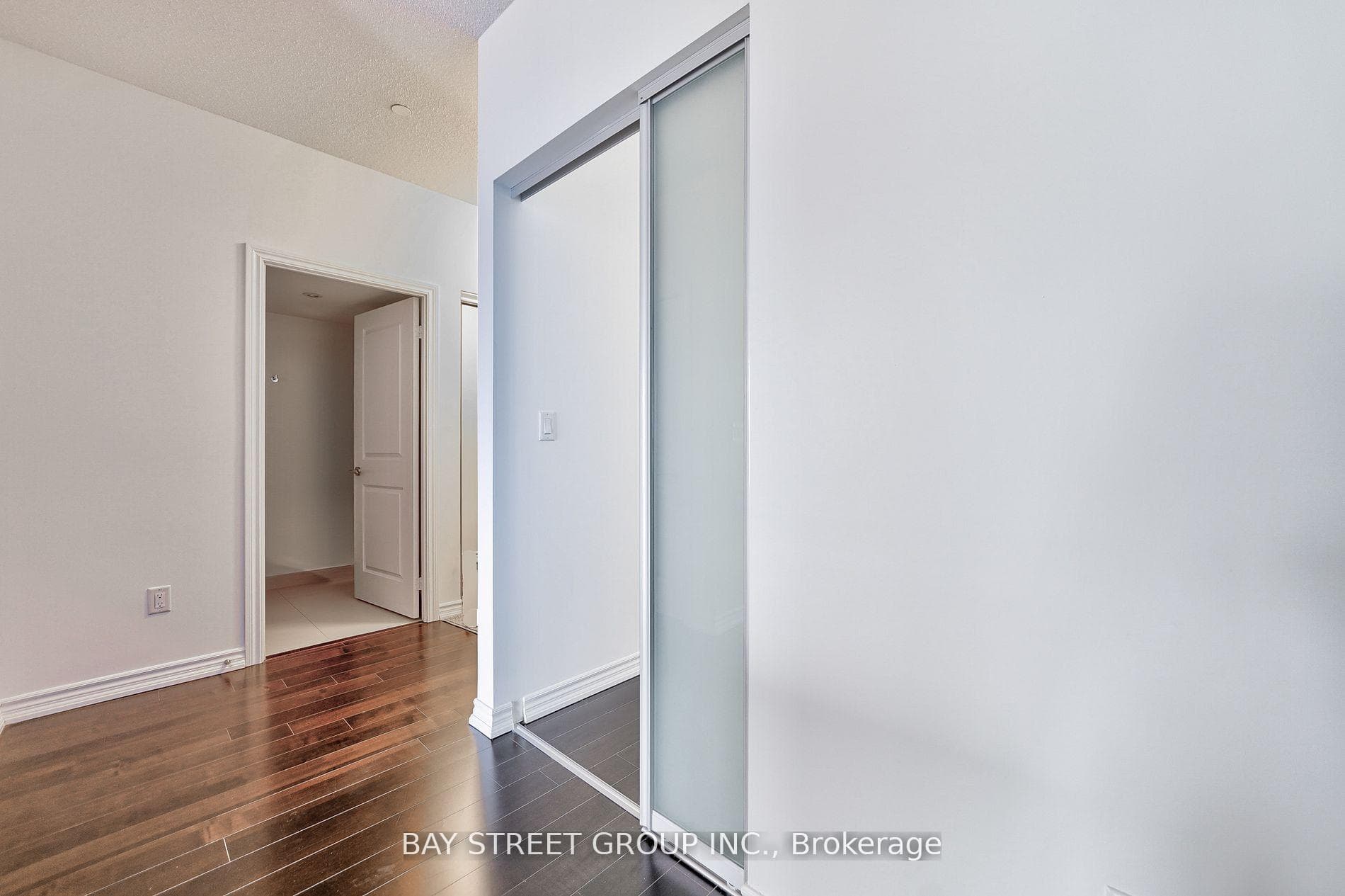 386 Yonge Street Unit 3209 photo 23