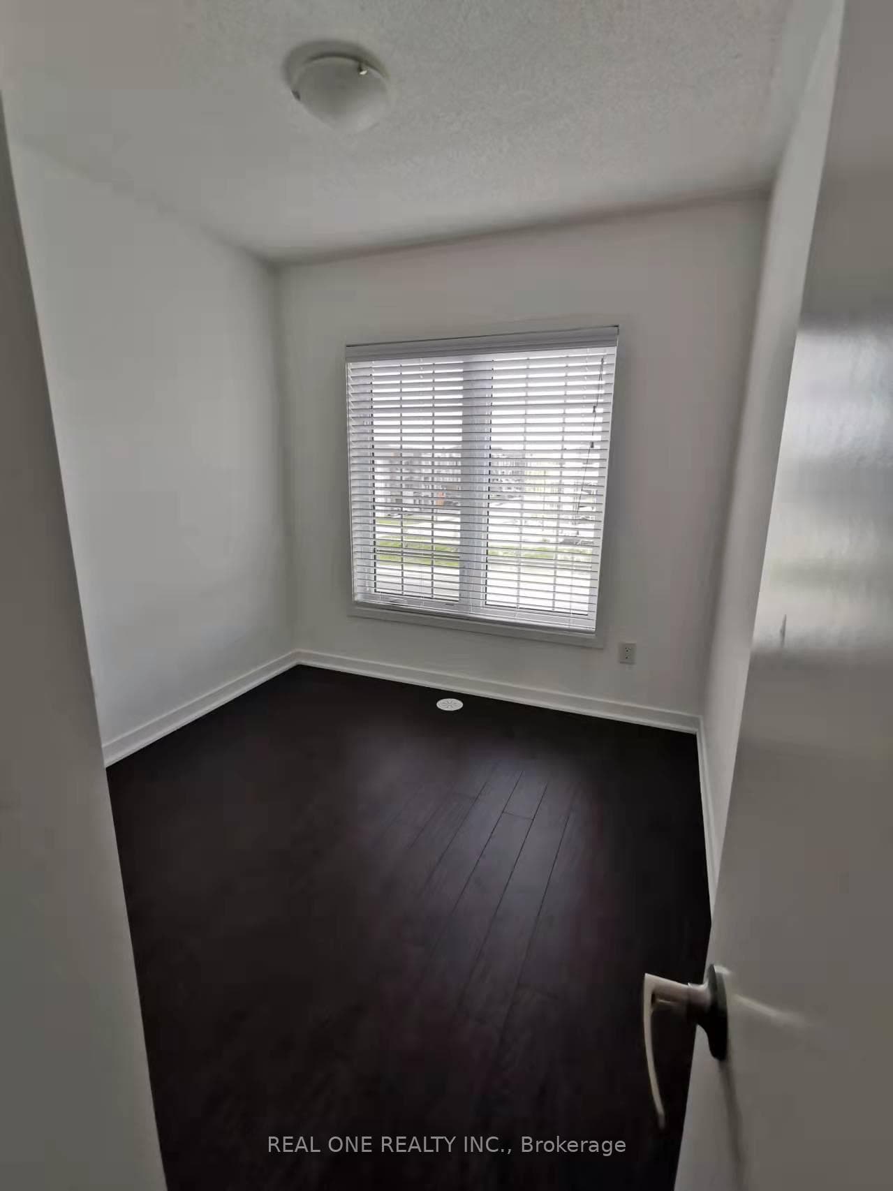 209 Harding Park Street photo 18