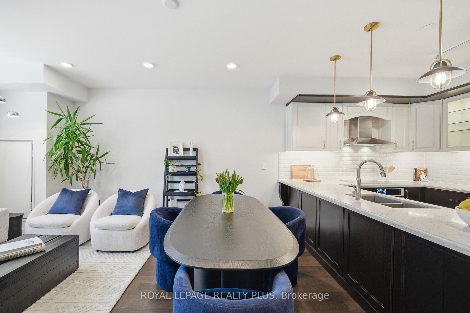 1575 Lakeshore Road Unit 117 photo 7