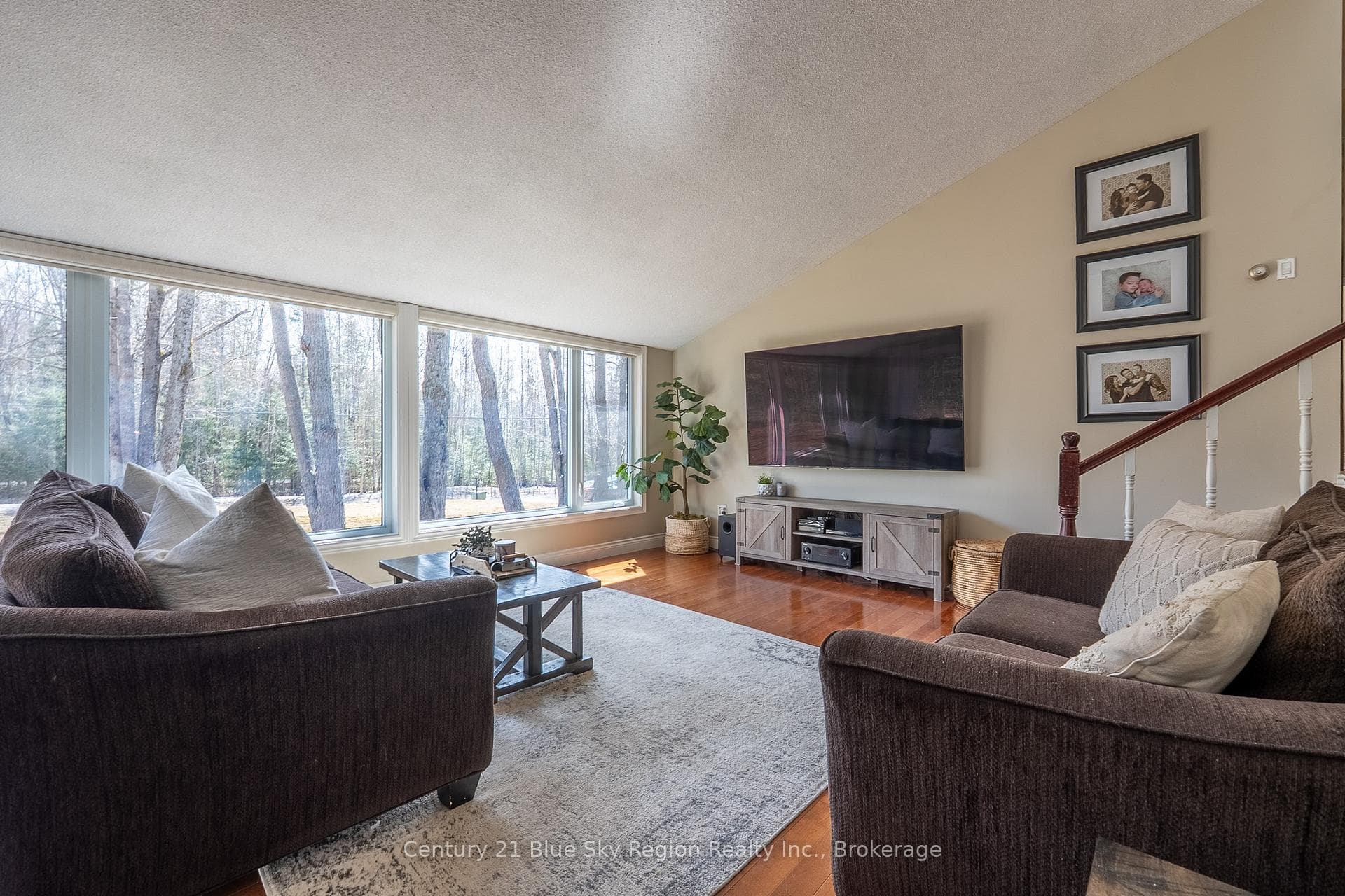 2 Gregory Drive photo 18