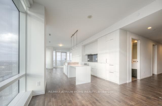 1 Bloor Street Unit 5009 photo 4