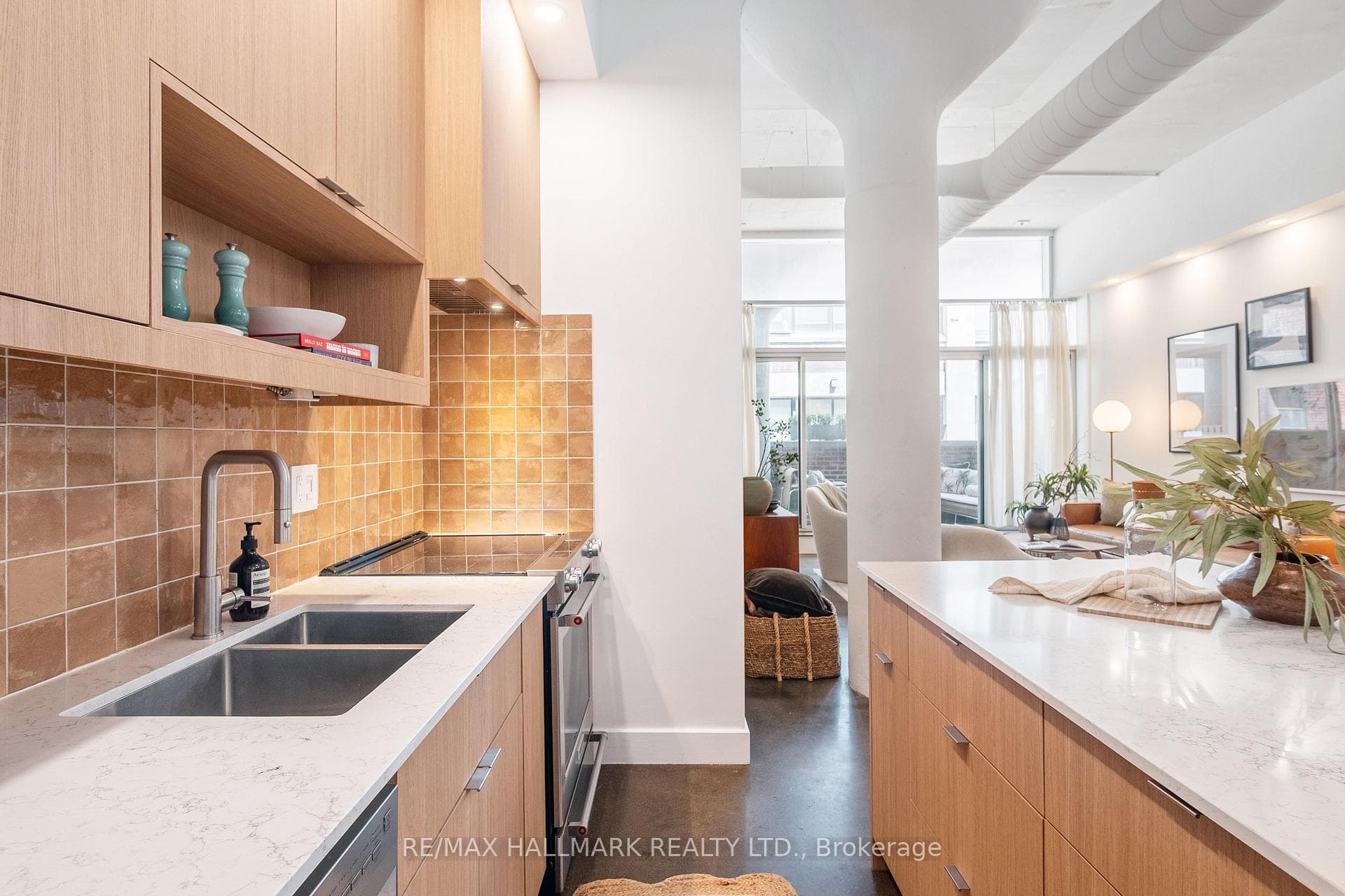 233 Carlaw Avenue Unit 406 photo 6