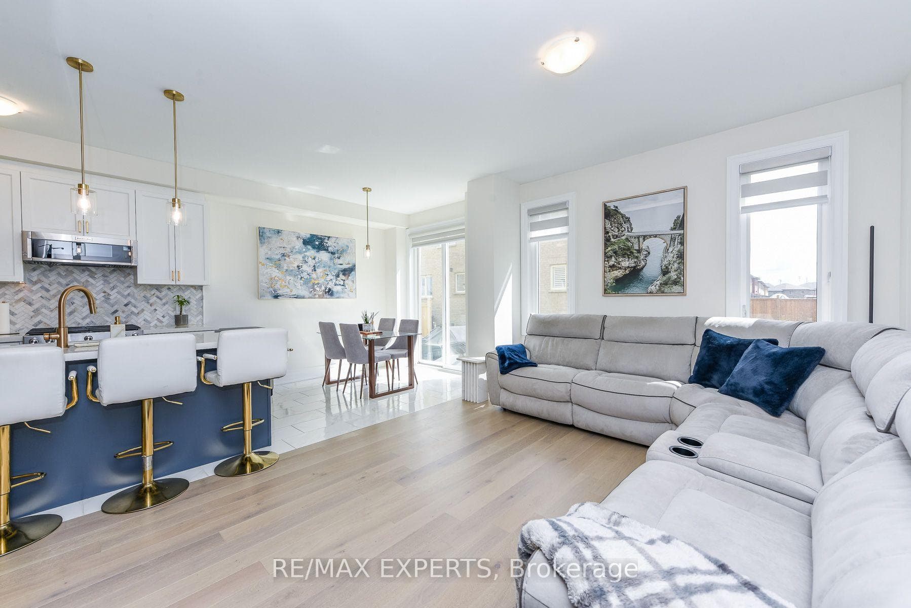 43 Grassbank Road photo 12