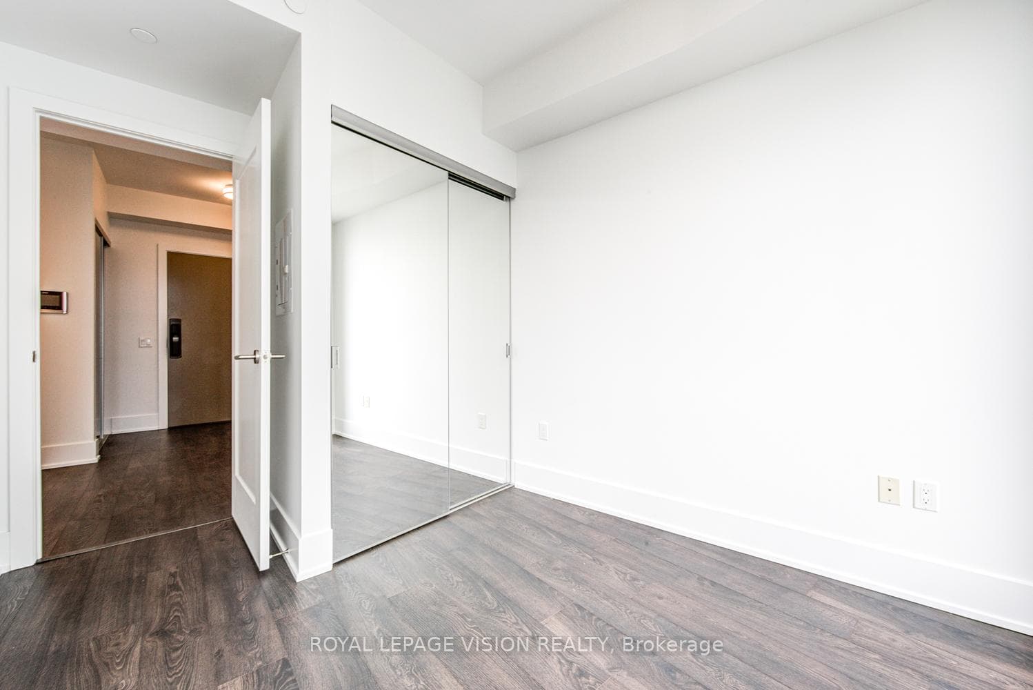 10 York Street Unit 3905 photo 9