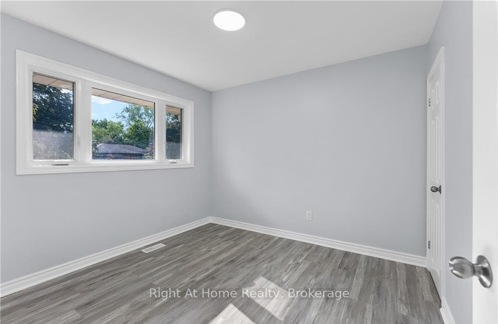 7 East Hampton Road Unit Upper photo 8