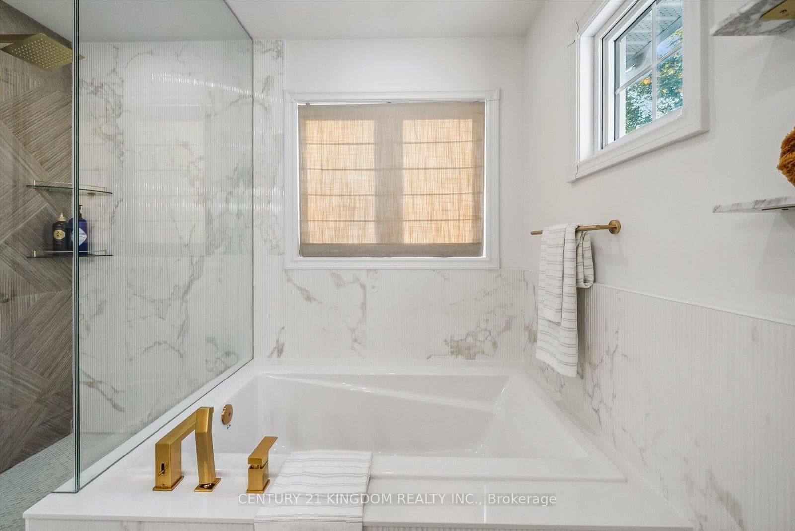 253 Glenwoods Avenue photo 18