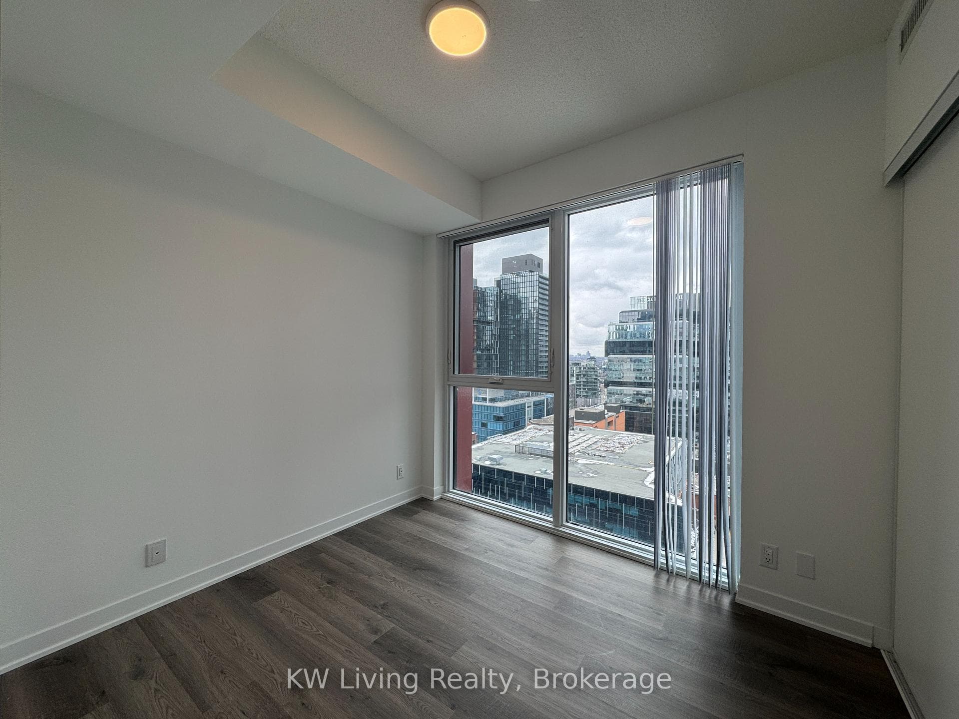 180 Front Street Unit 2006 photo 15