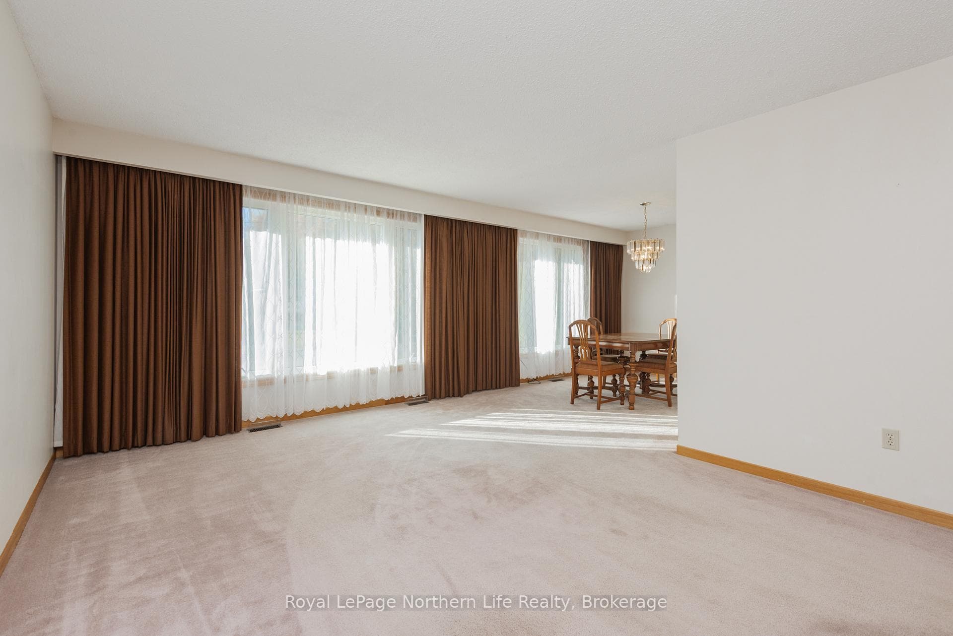74 Belleview Crescent photo 7