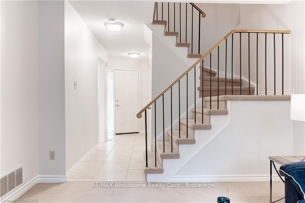 1122 EDGEHILL Place photo 9