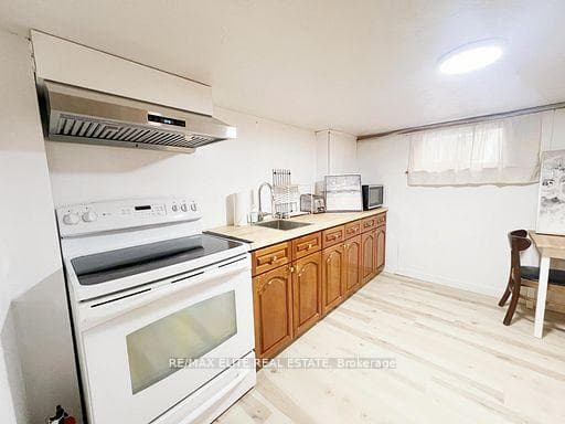 Upper 299 Robina Avenue photo 11