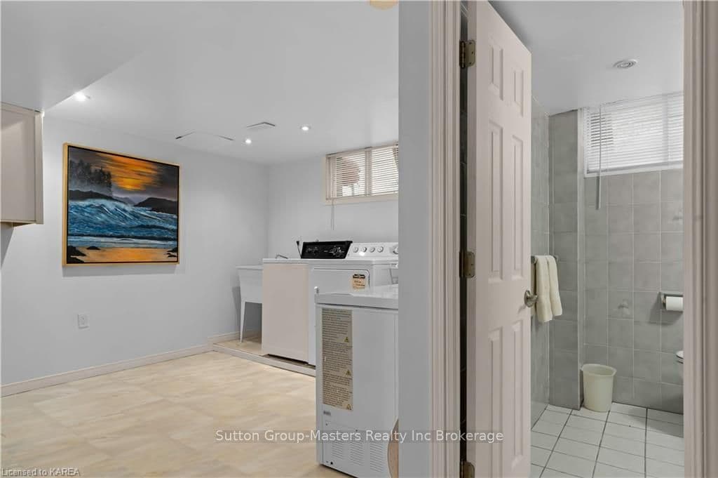 934 HUDSON Drive photo 29