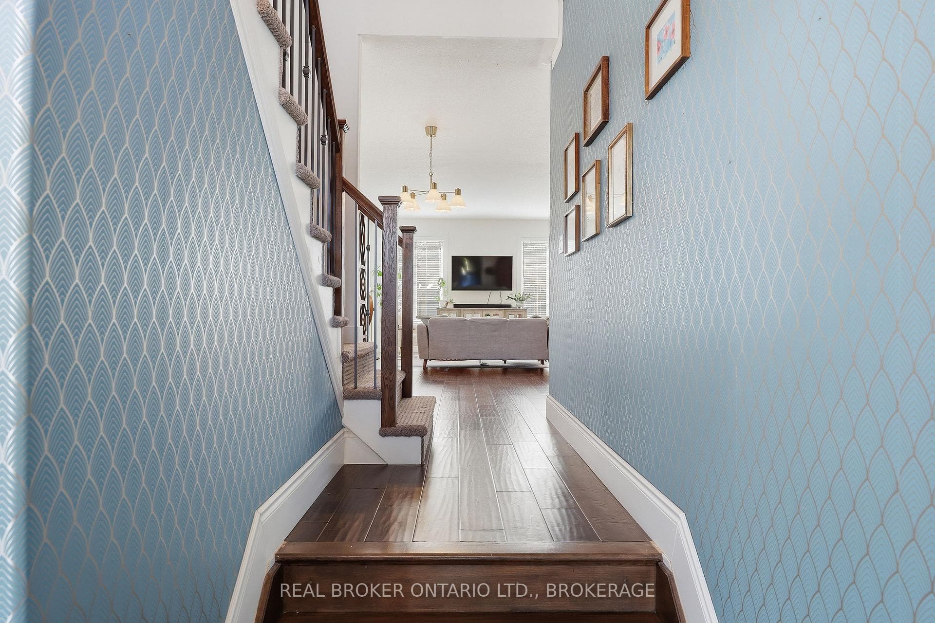 221 CLIPPER Court photo 6