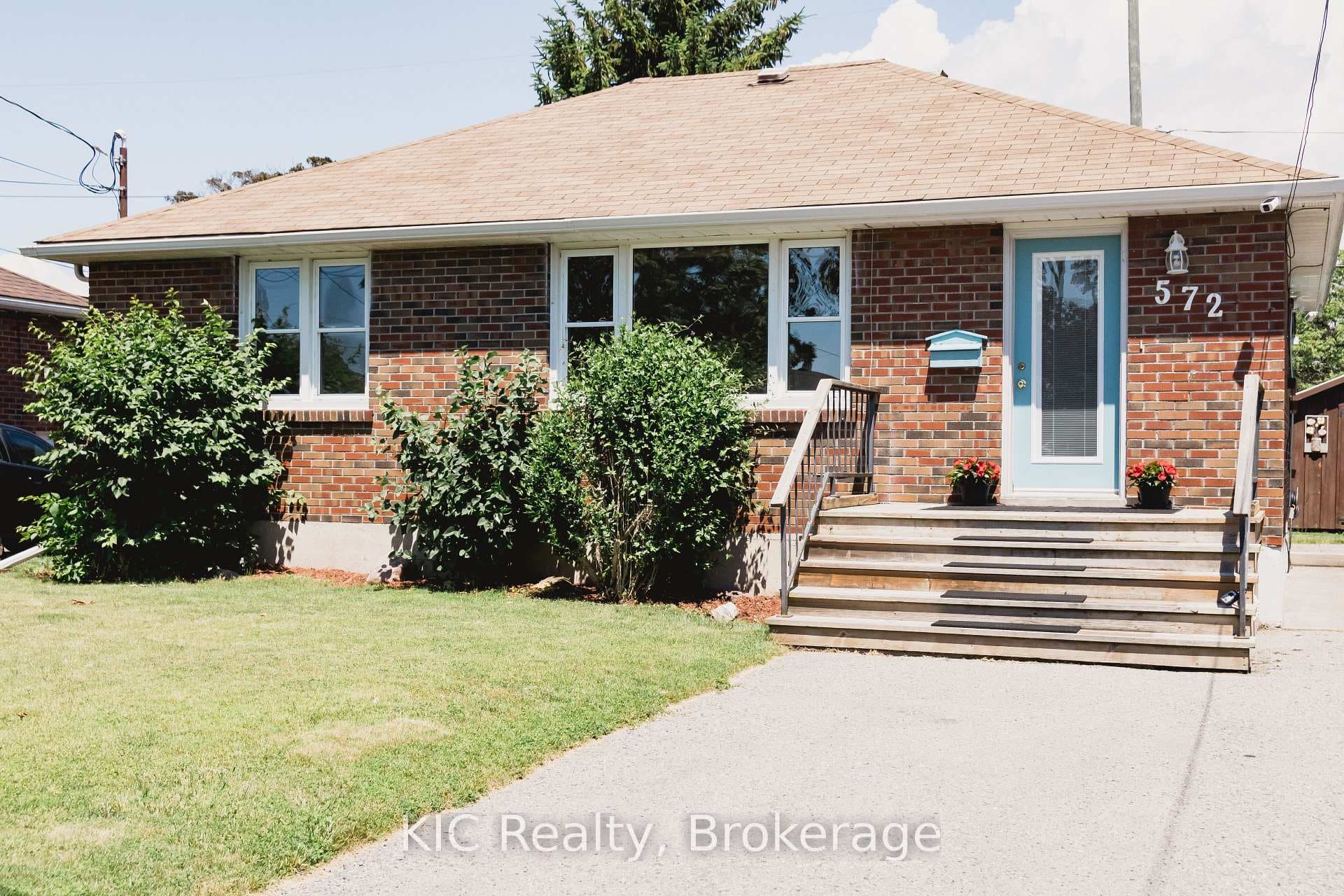 572 Shirley Street photo 21