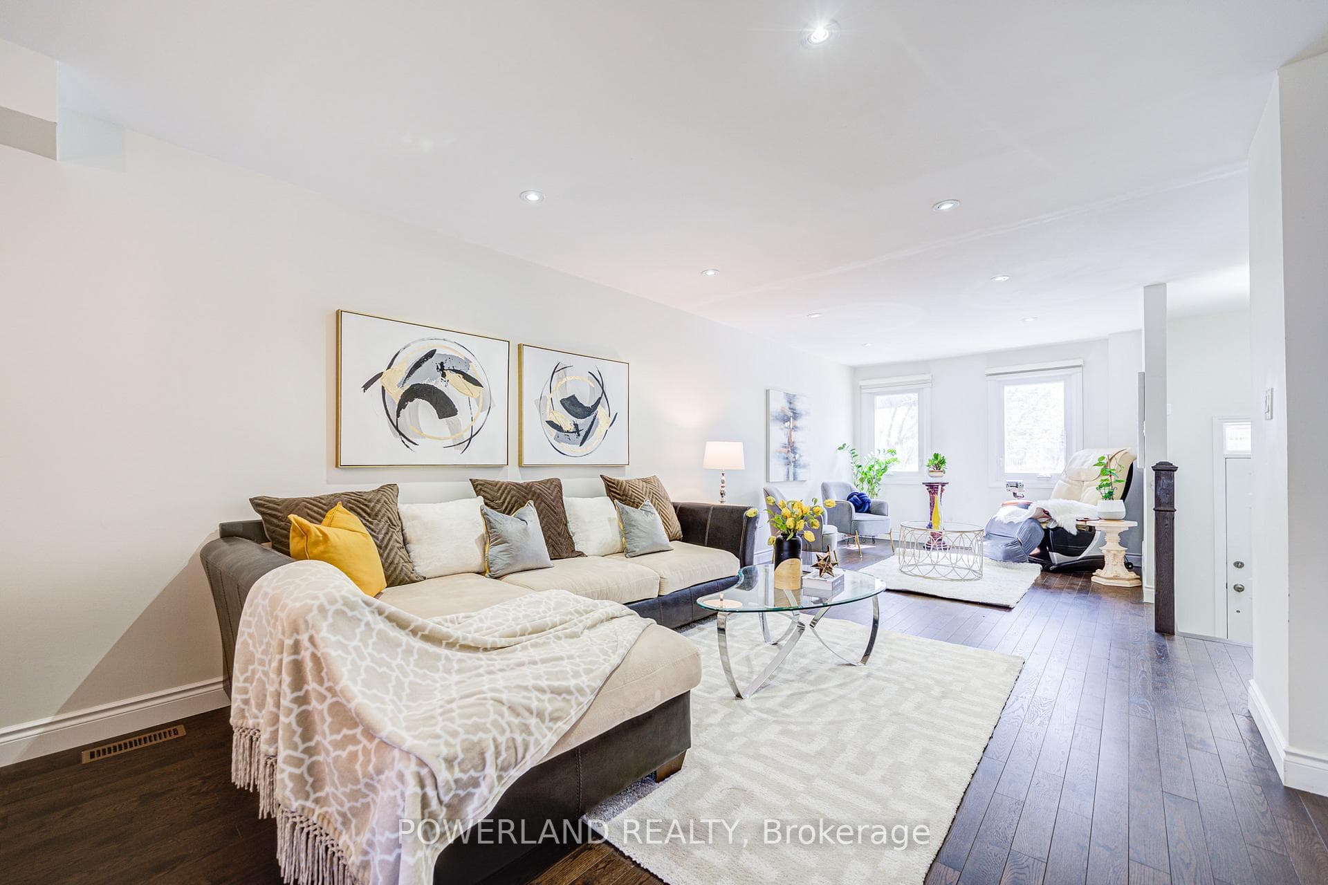 20 Coatsworth Crescent photo 8