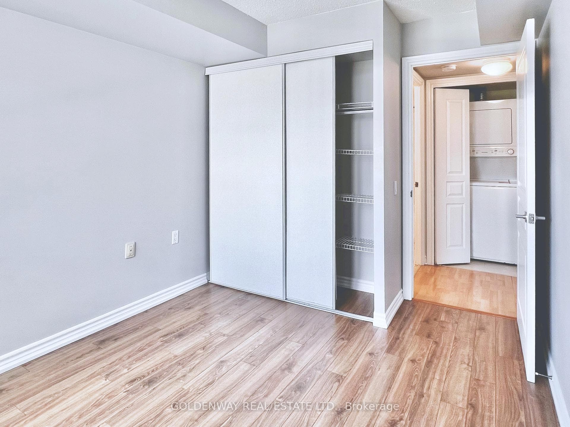 9015 Leslie Street Unit 502 photo 11