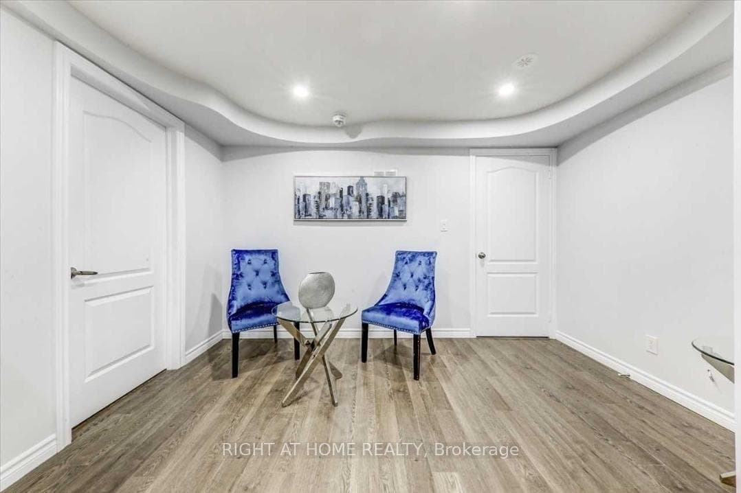 8 Eaton Park Lane Unit 20 photo 5