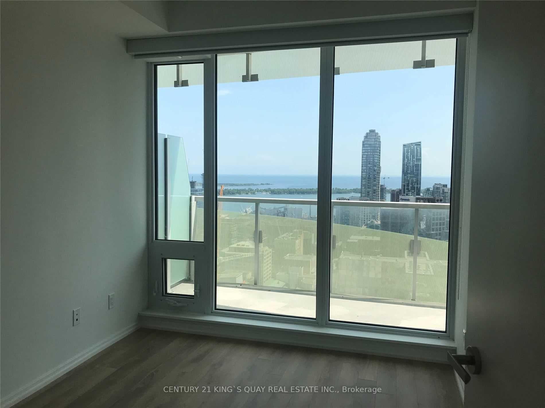 197 Yonge Street Unit 4106 photo 4