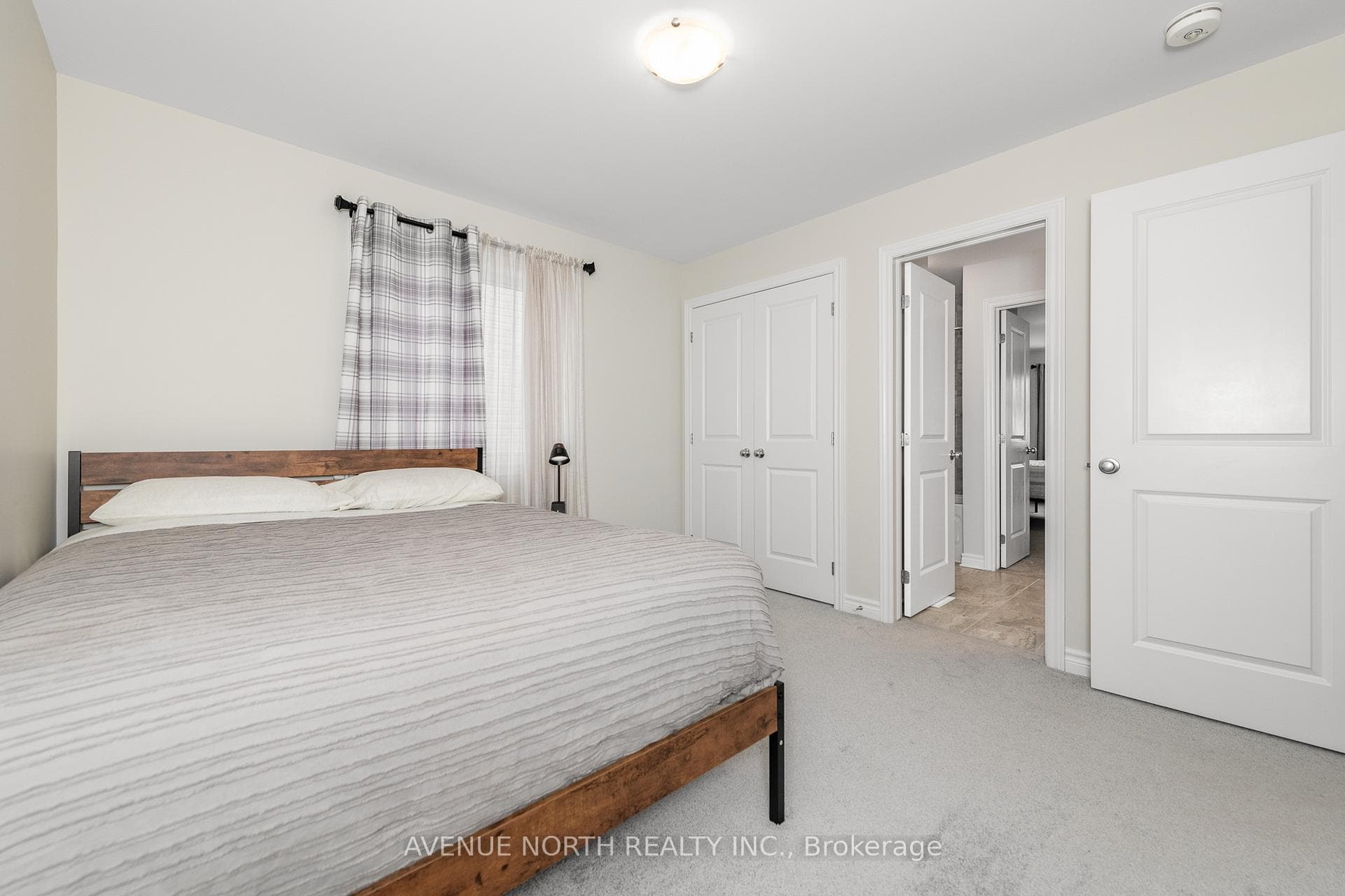 732 NAMUR Street photo 36