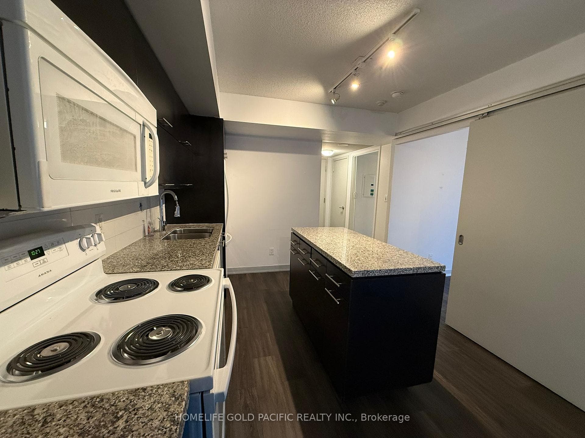 126 Simcoe Street Unit 311 photo 17