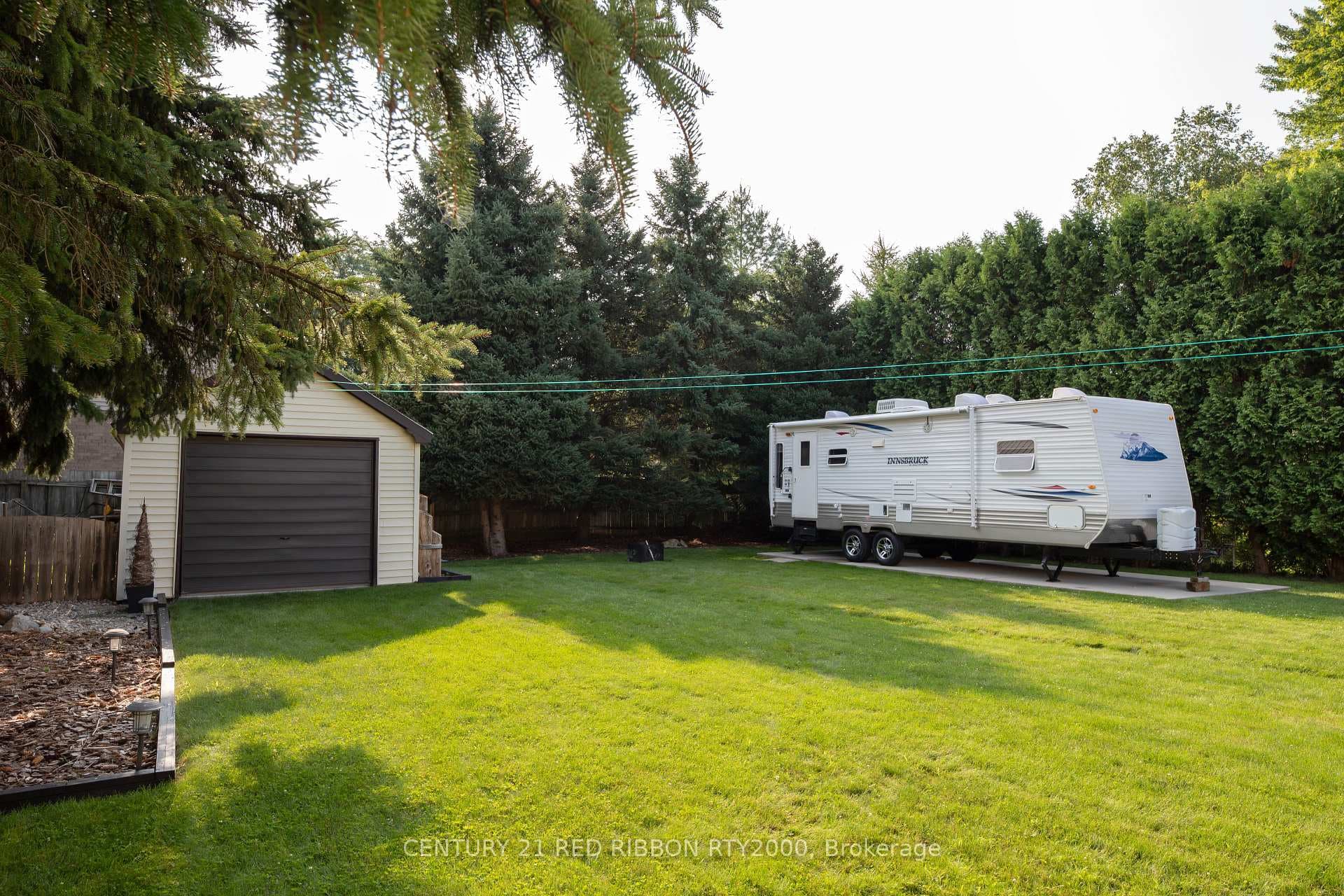 453 Head Street photo 35