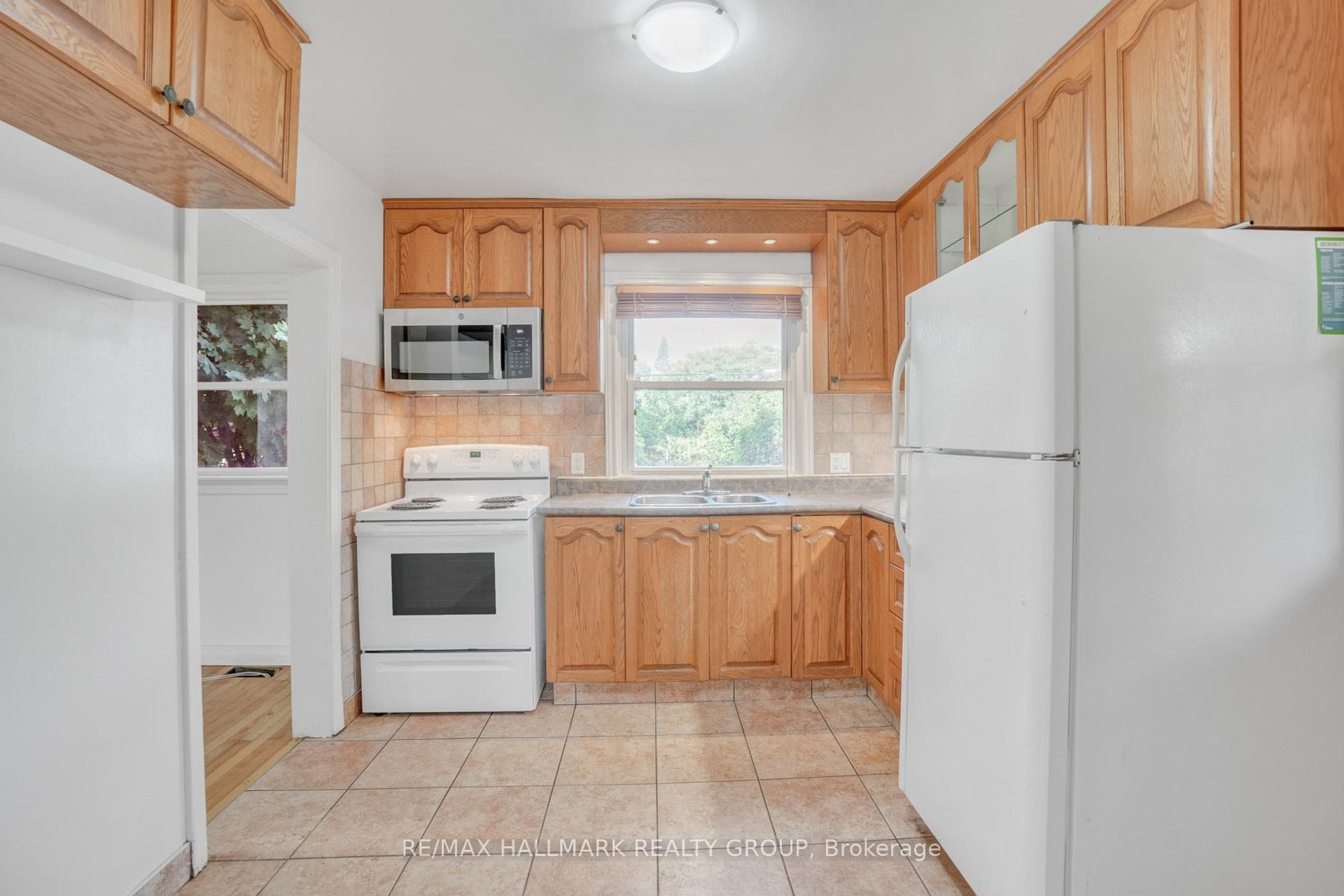 2496 Clementine Boulevard photo 12