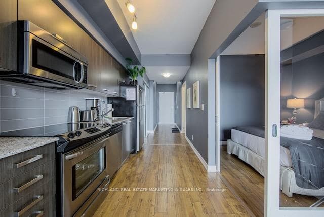 832 Bay Street Unit 2101 photo 17